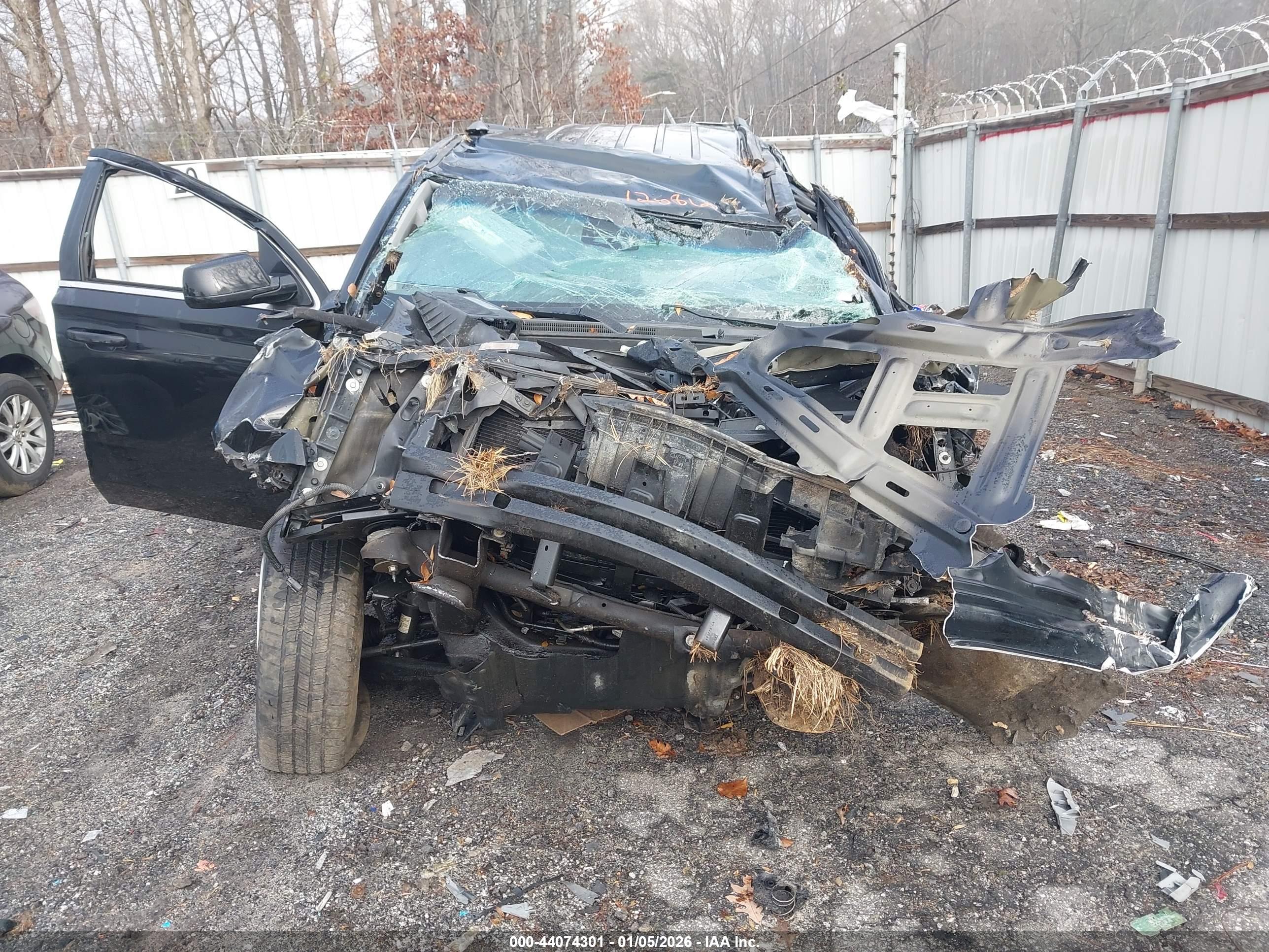 CHEVROLET SUBURBAN image 6