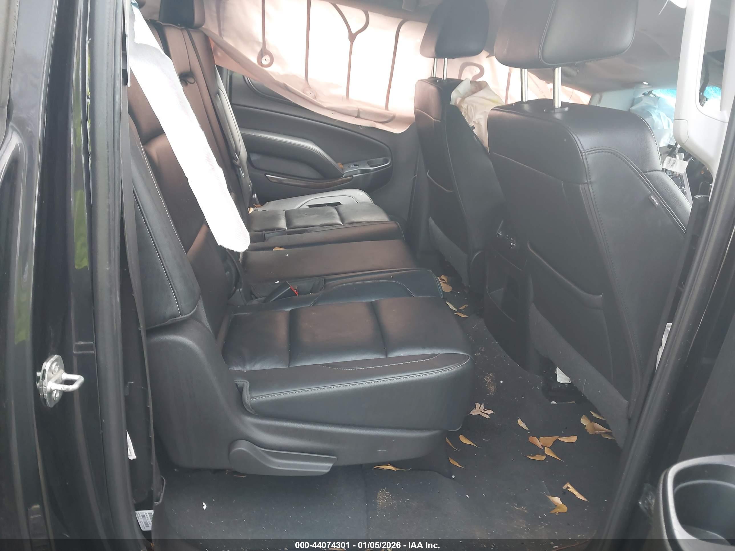 CHEVROLET SUBURBAN image 8
