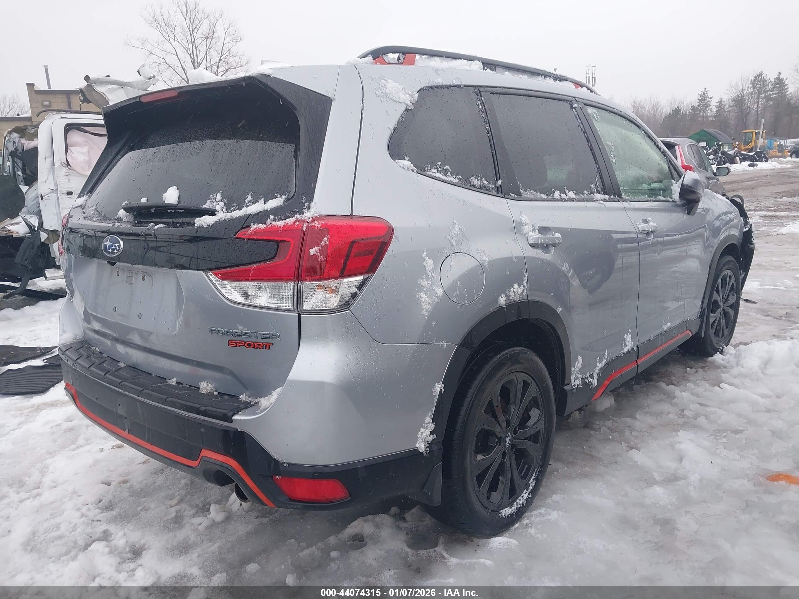 SUBARU FORESTER image 4