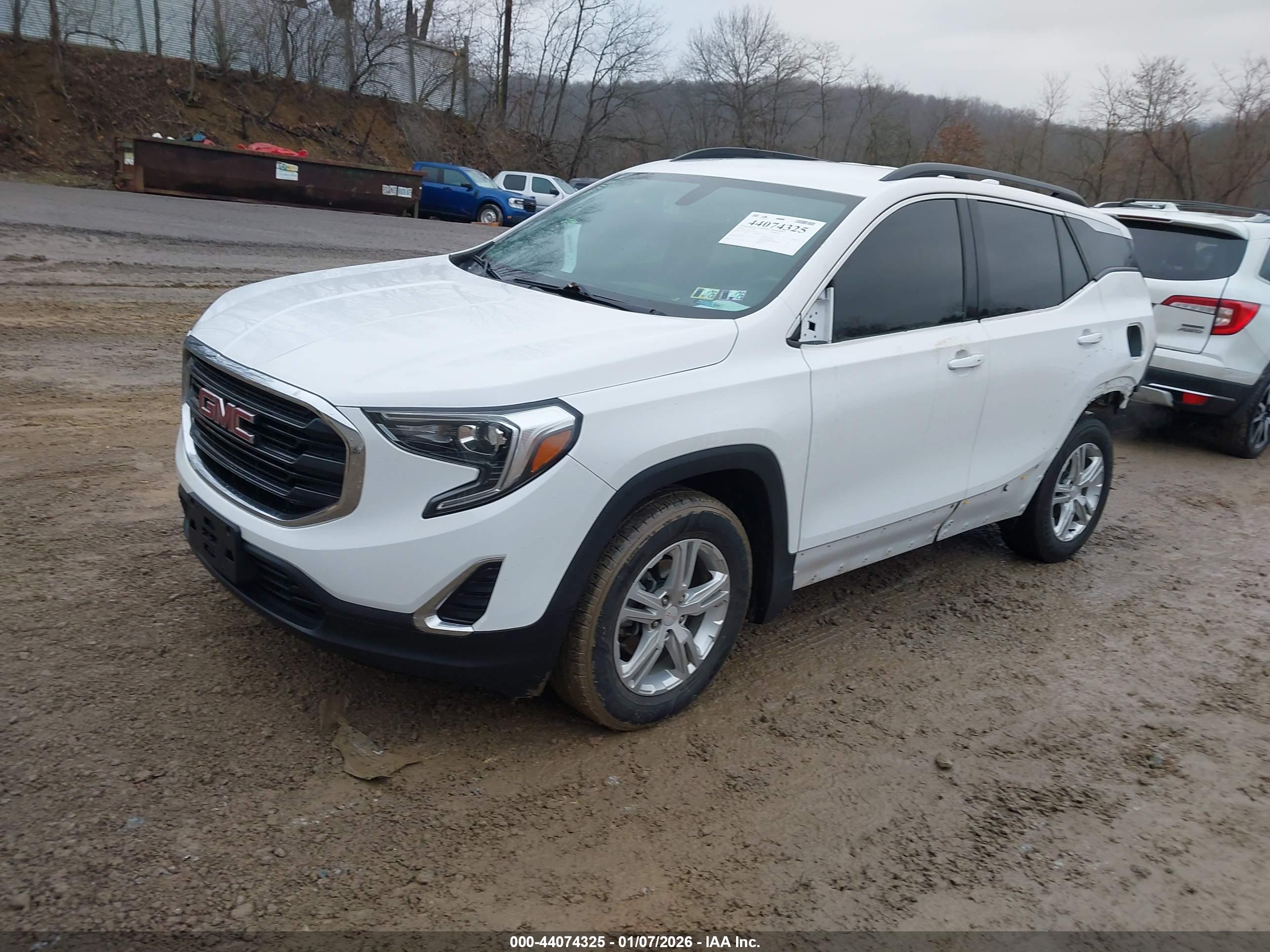 GMC TERRAIN image 2