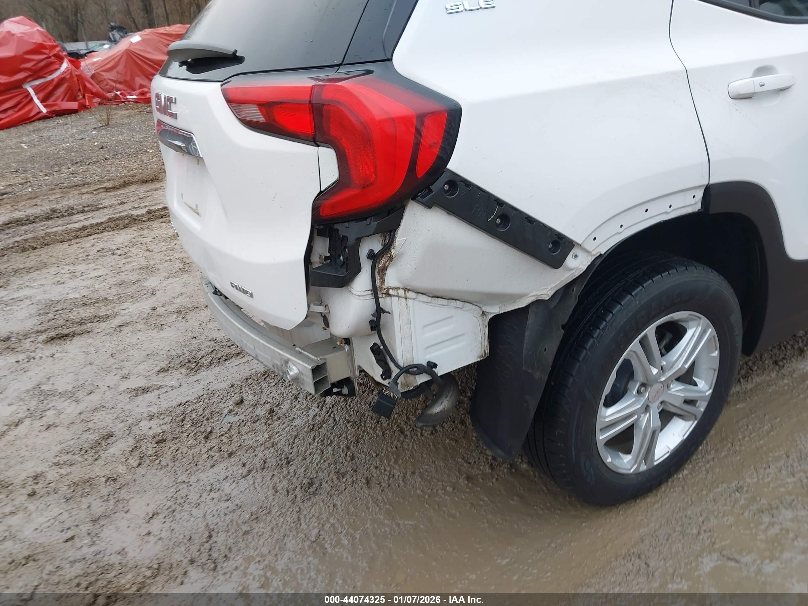 GMC TERRAIN image 6
