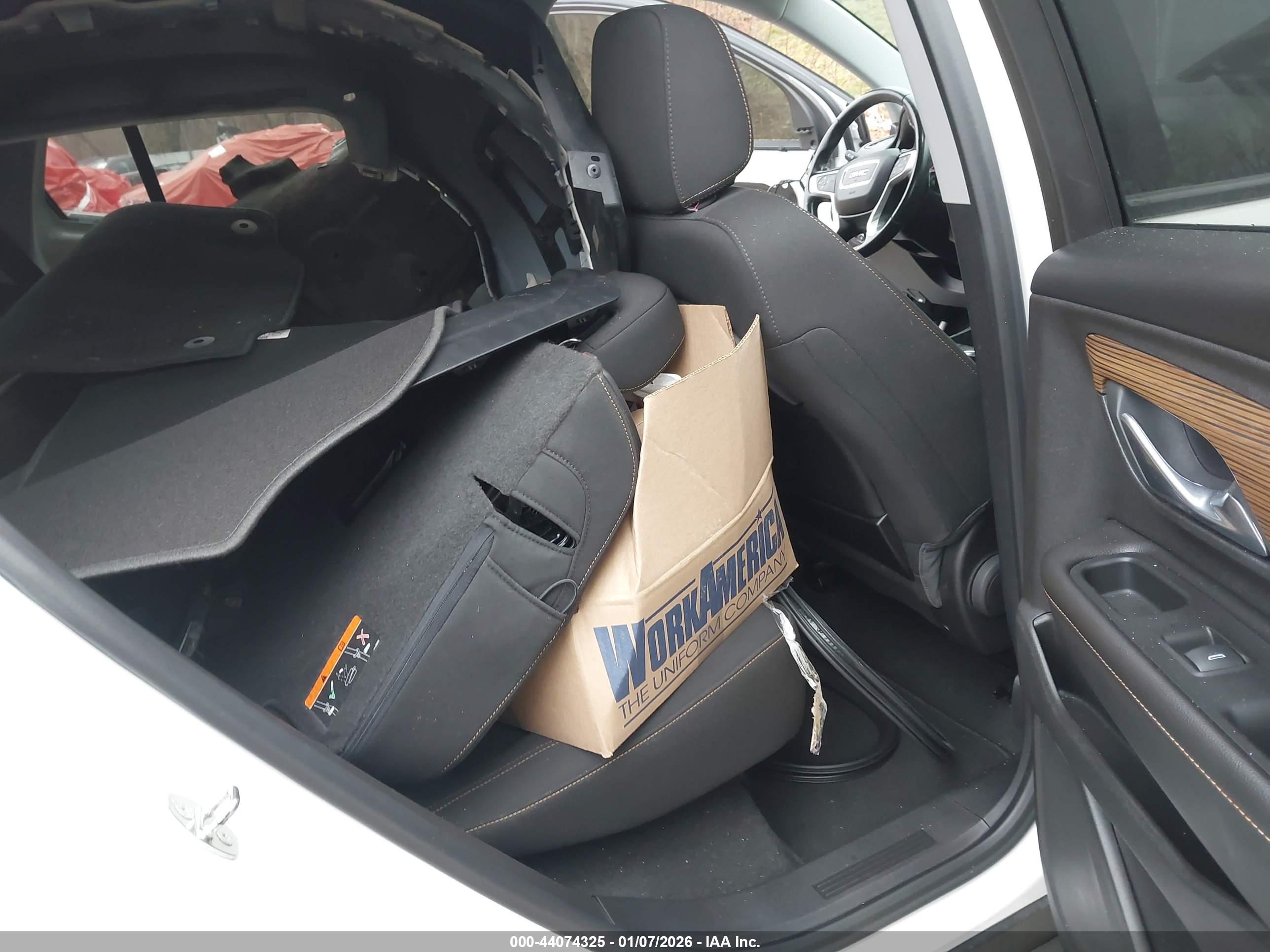 GMC TERRAIN image 8