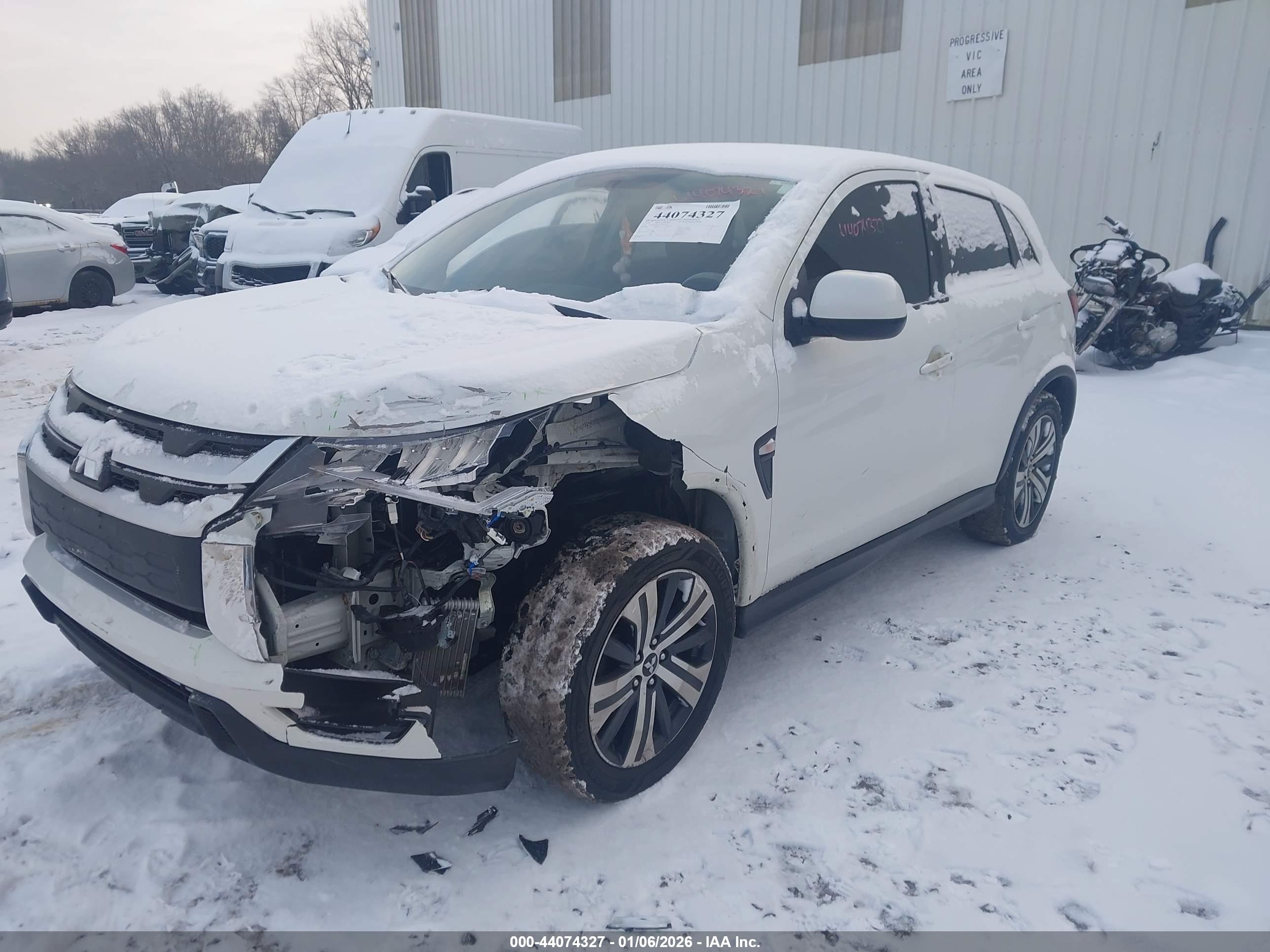 MITSUBISHI OUTLANDER image 2