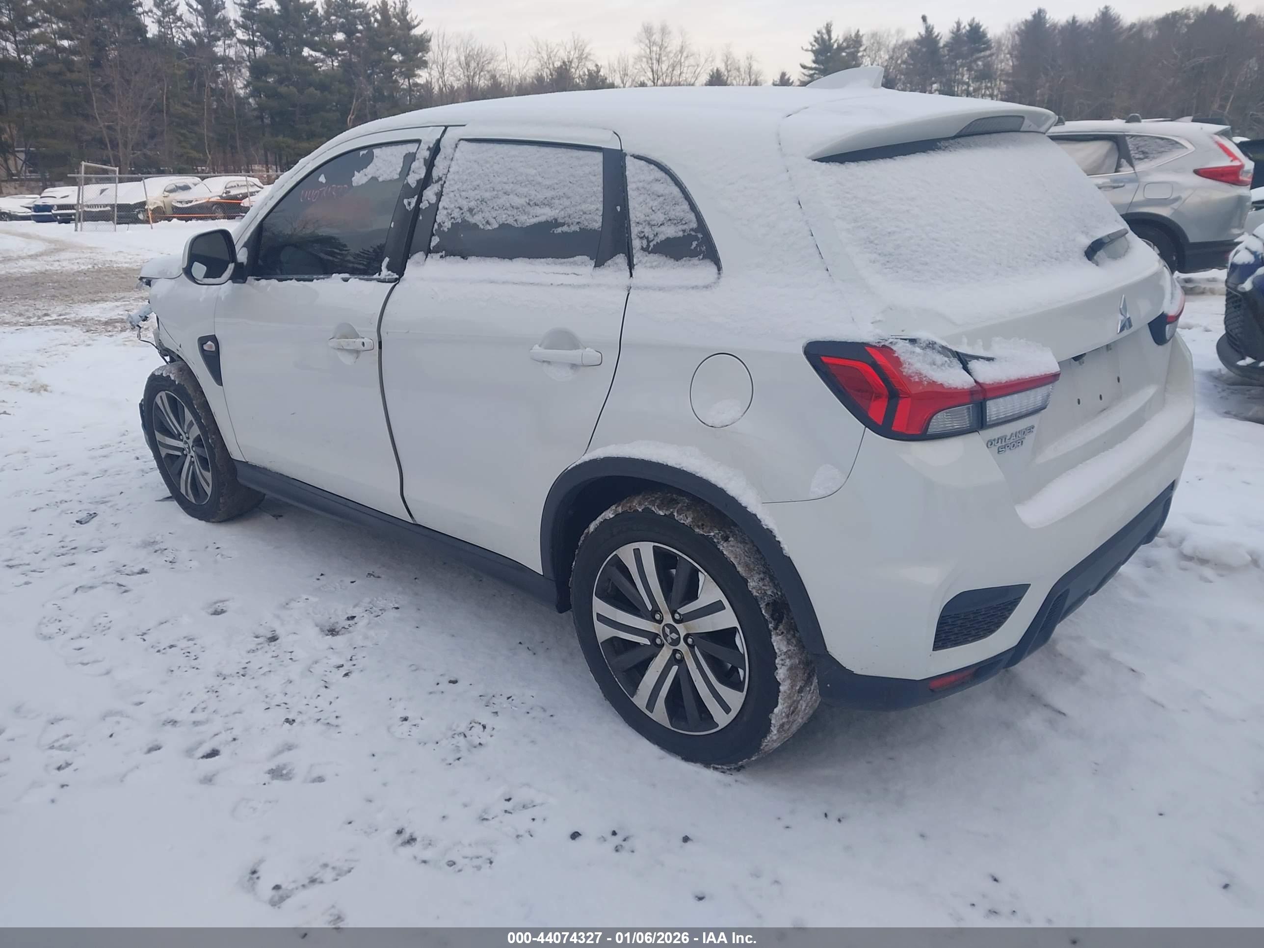 MITSUBISHI OUTLANDER image 3