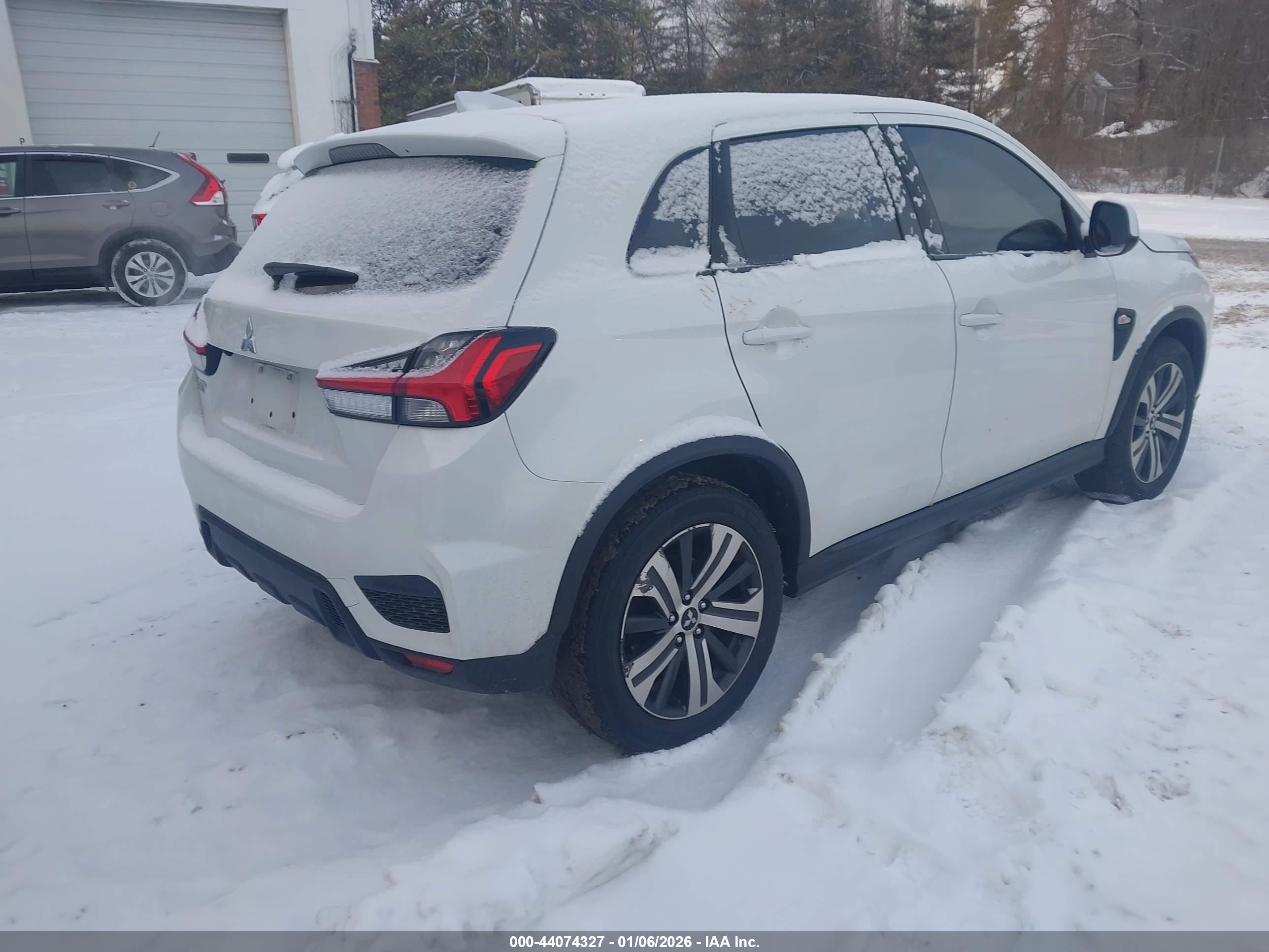 MITSUBISHI OUTLANDER image 4