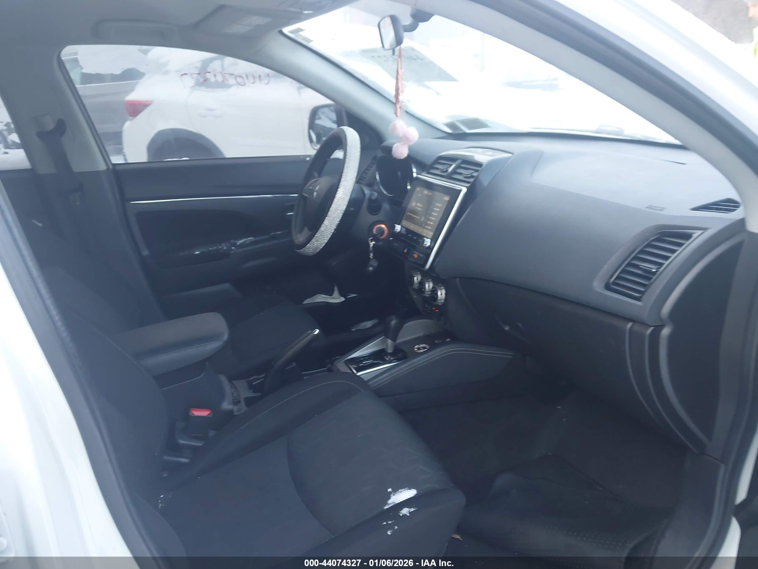MITSUBISHI OUTLANDER image 5