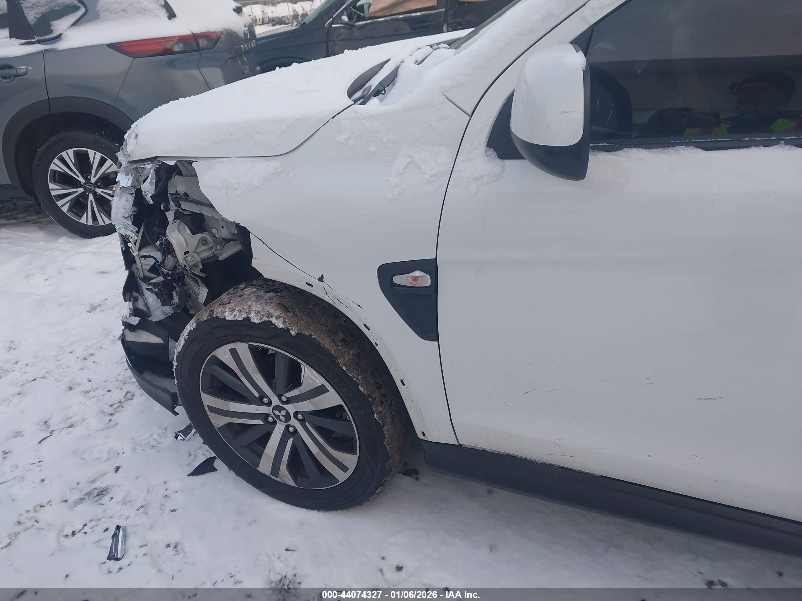 MITSUBISHI OUTLANDER image 6
