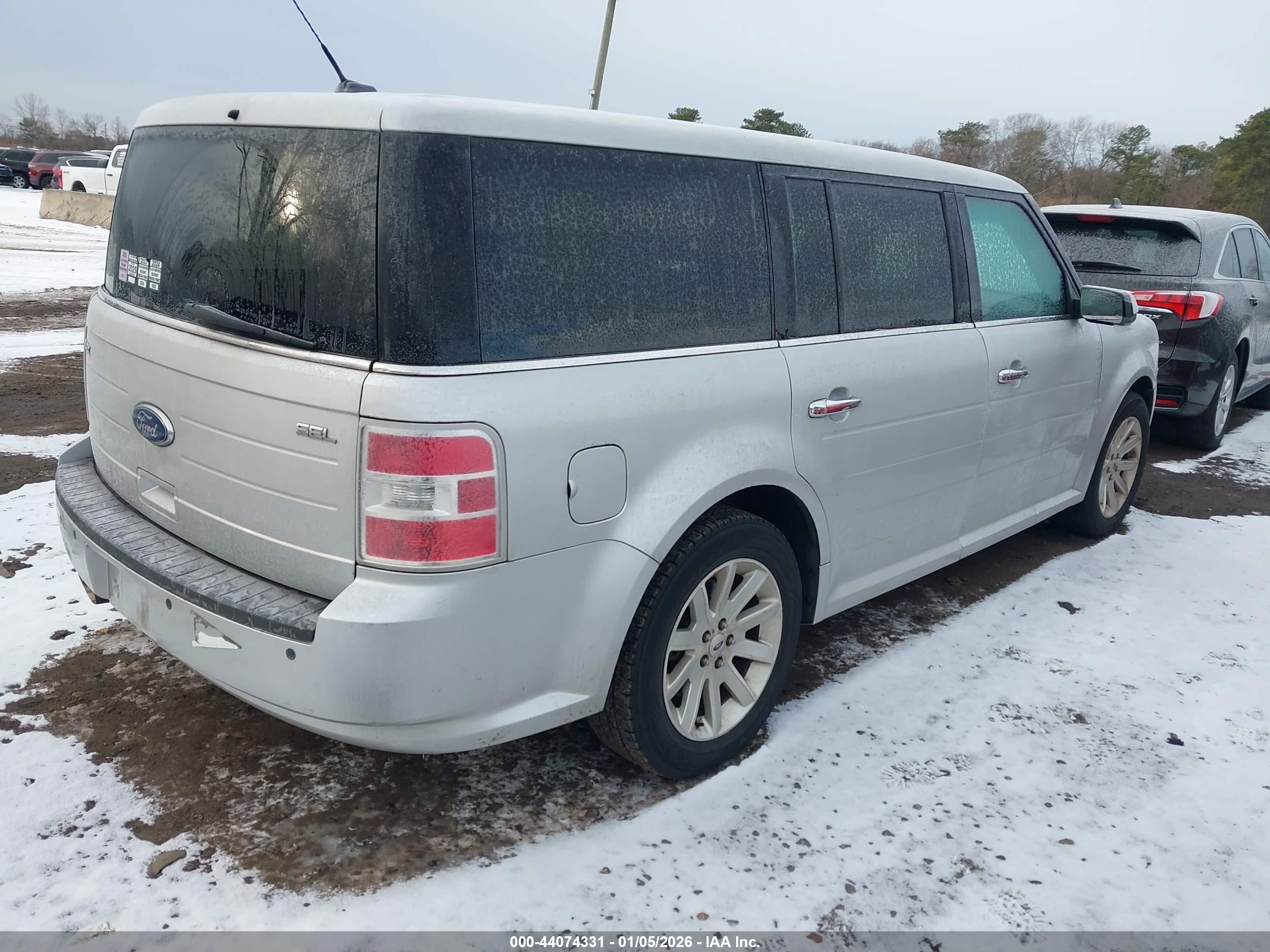 FORD FLEX image 4