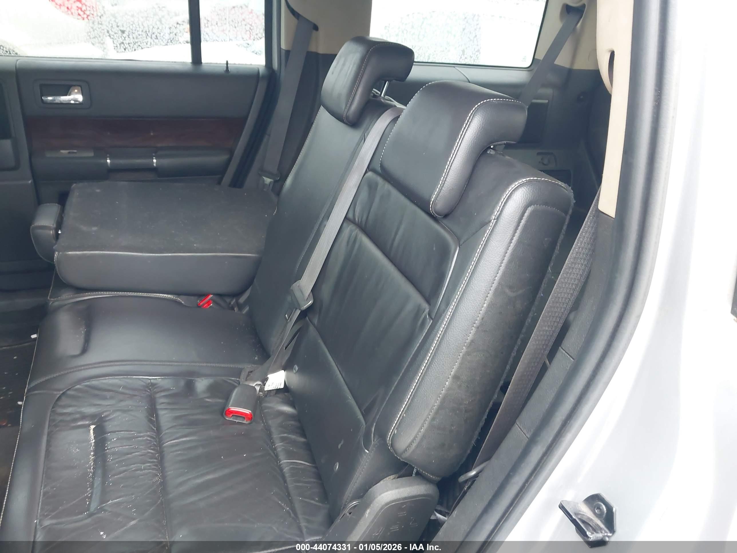 FORD FLEX image 8