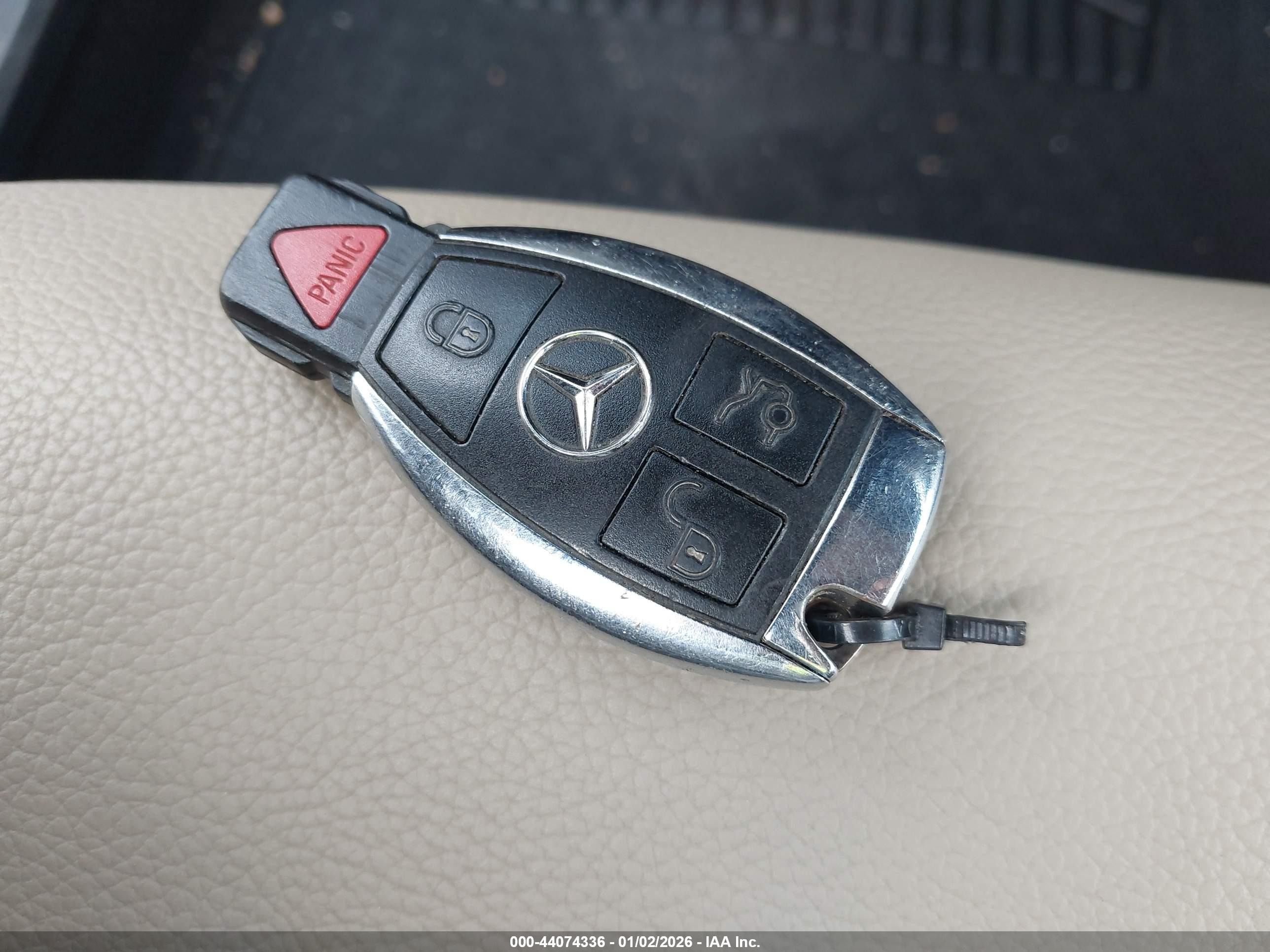 MERCEDES-BENZ E image 11