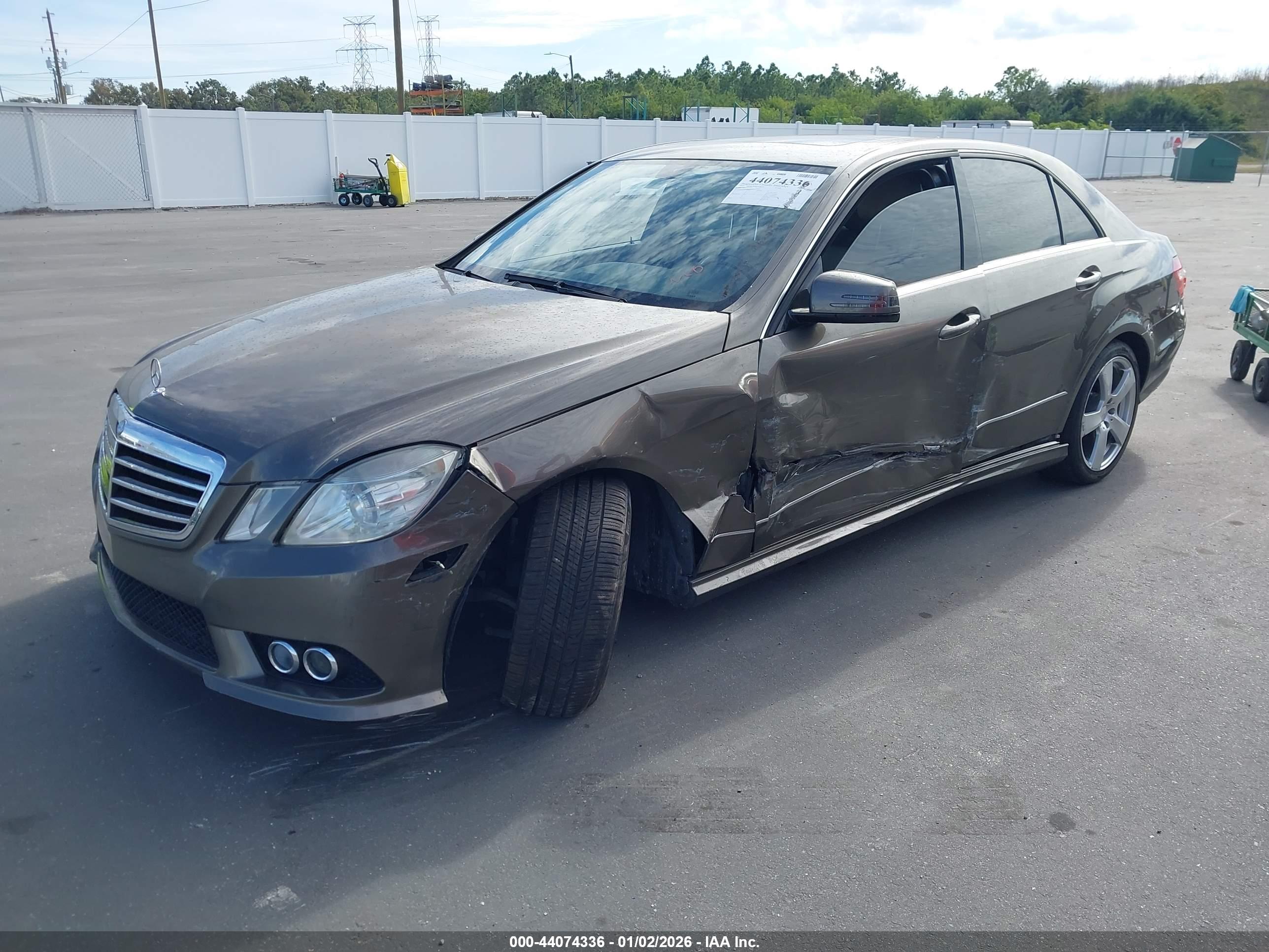 MERCEDES-BENZ E image 2