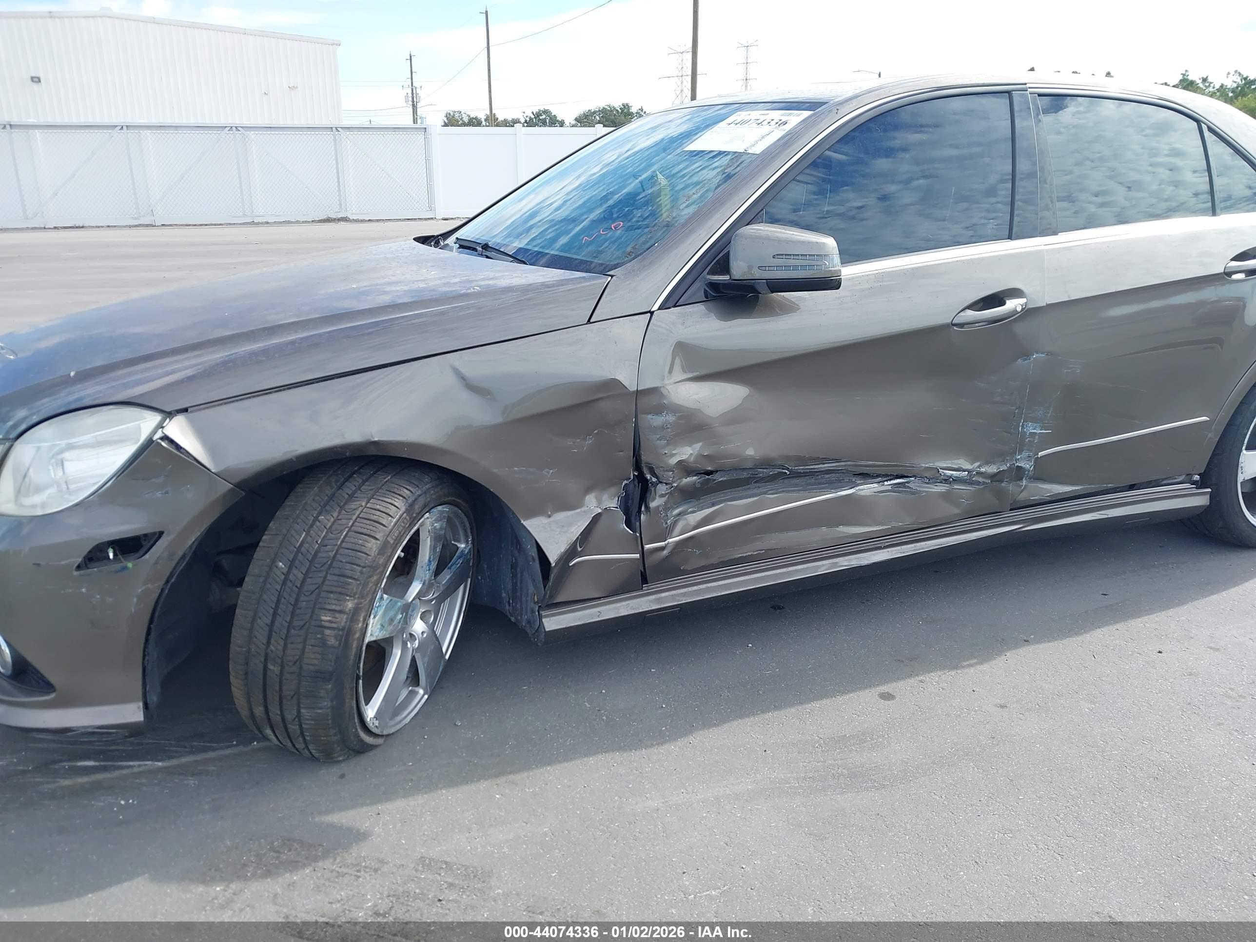 MERCEDES-BENZ E image 6