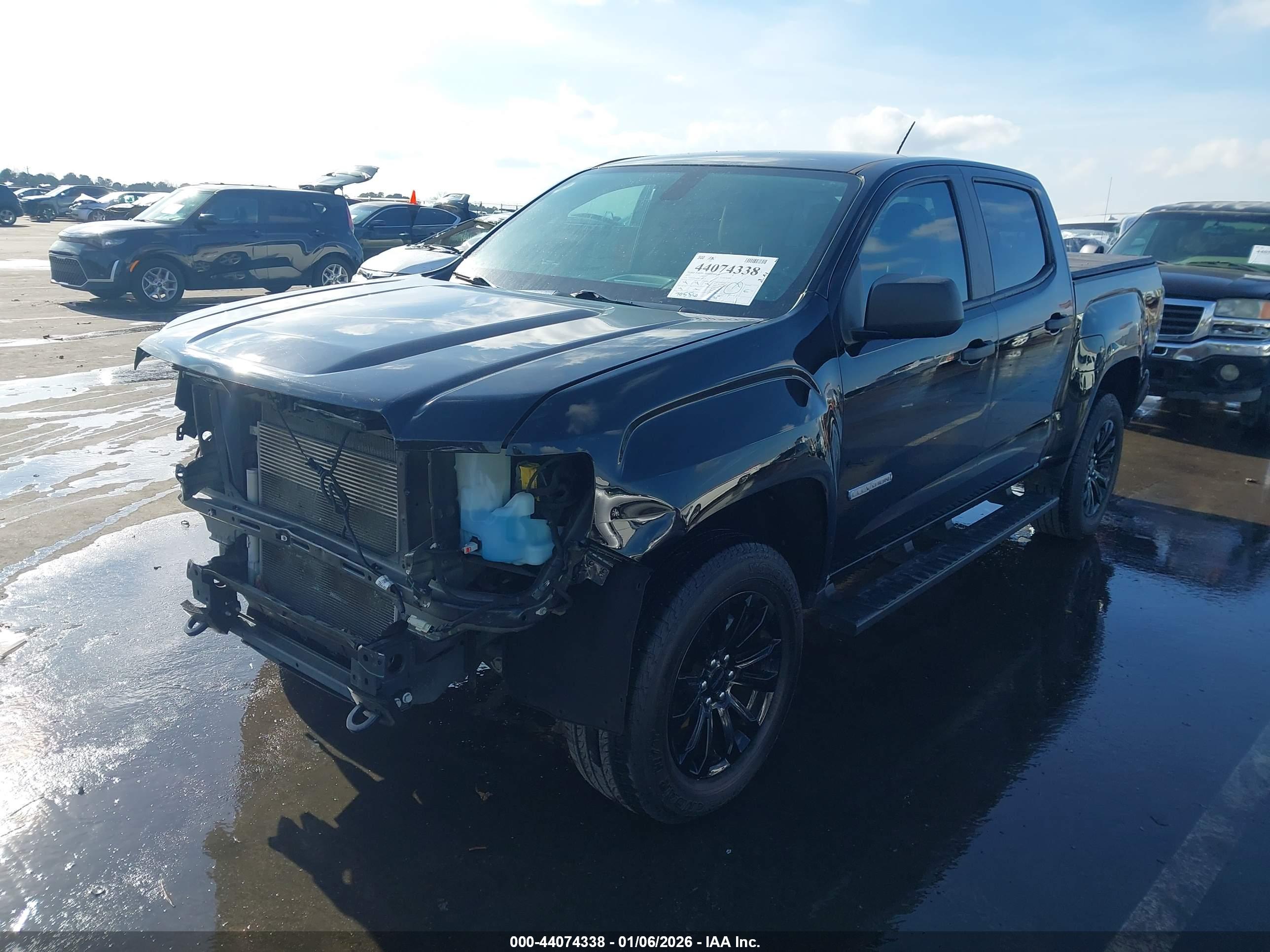 GMC CANYON image 2
