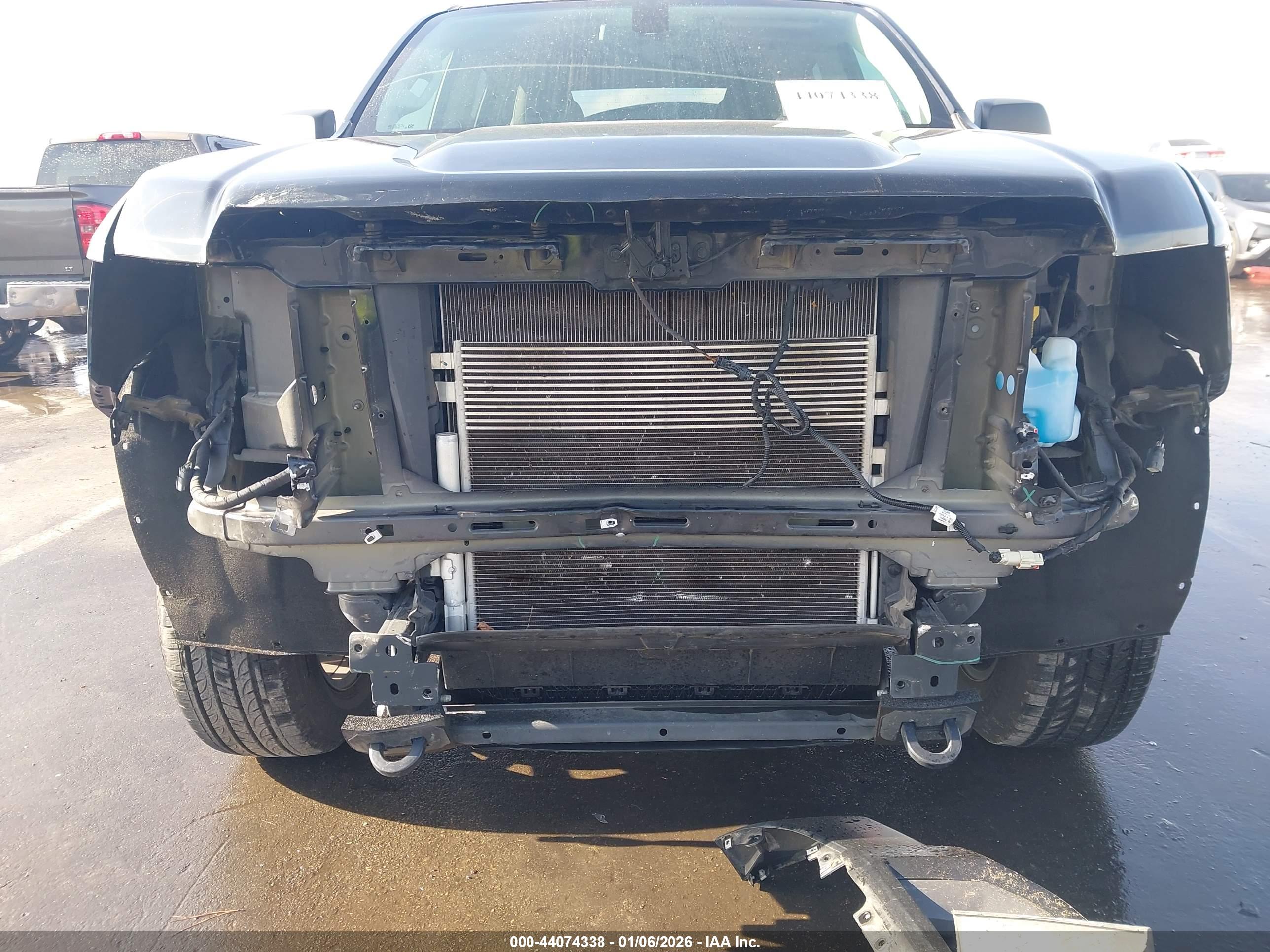 GMC CANYON image 6
