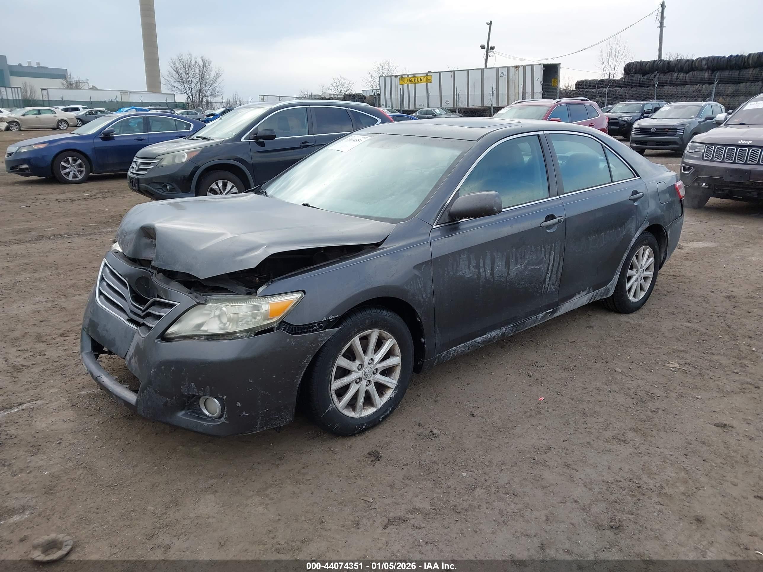 TOYOTA CAMRY image 2