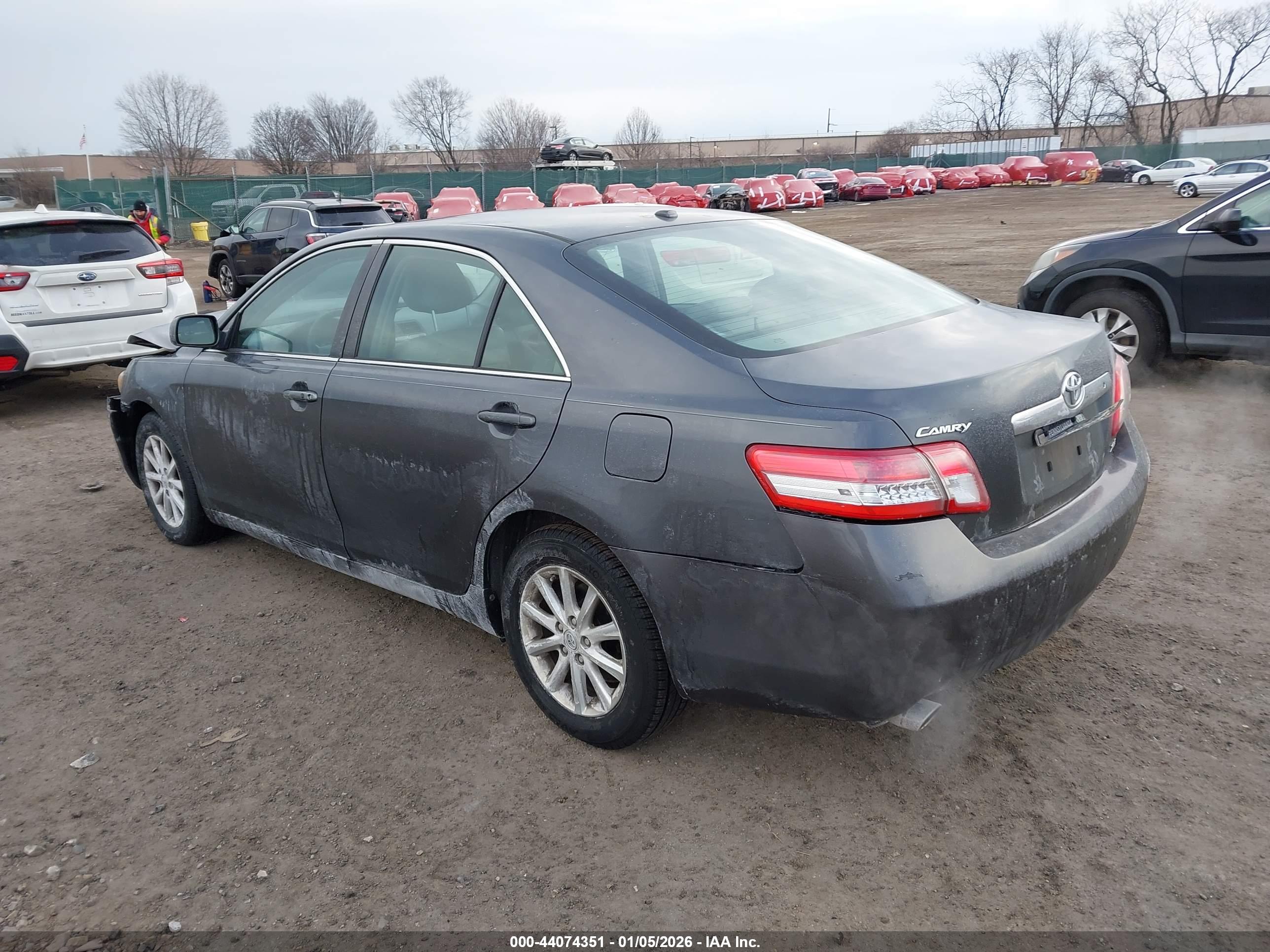 TOYOTA CAMRY image 3