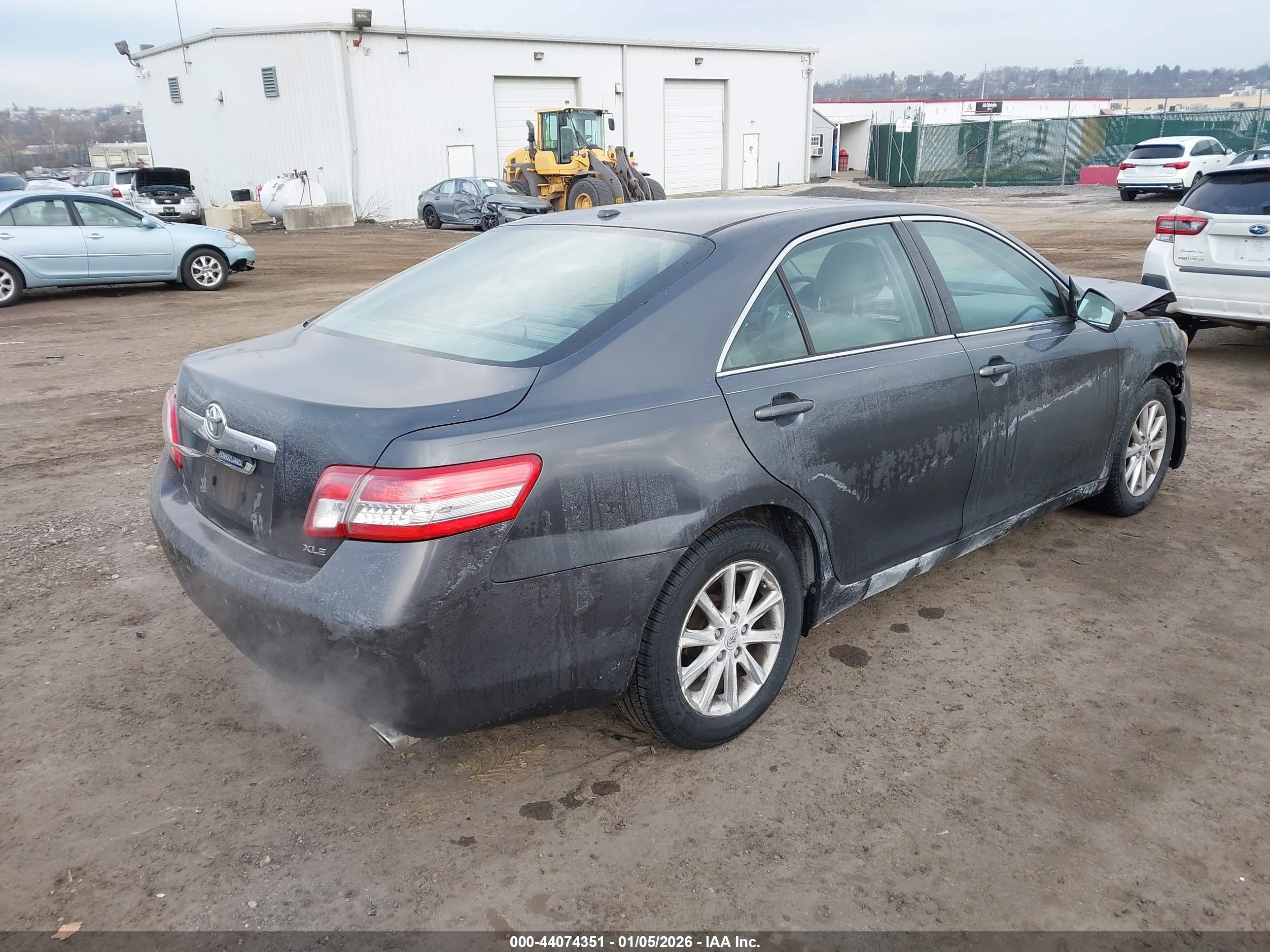 TOYOTA CAMRY image 4