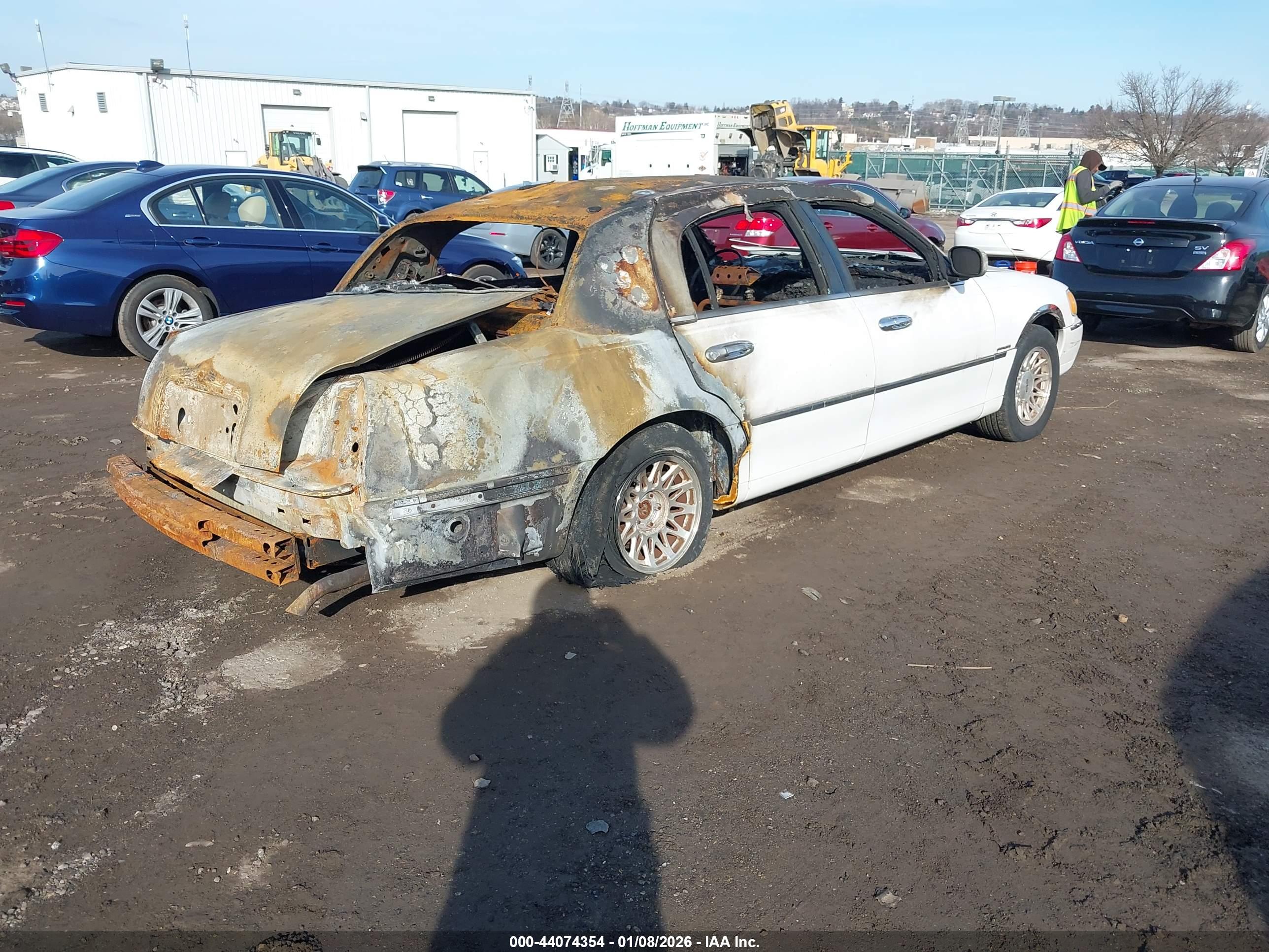 LINCOLN TOWN image 4