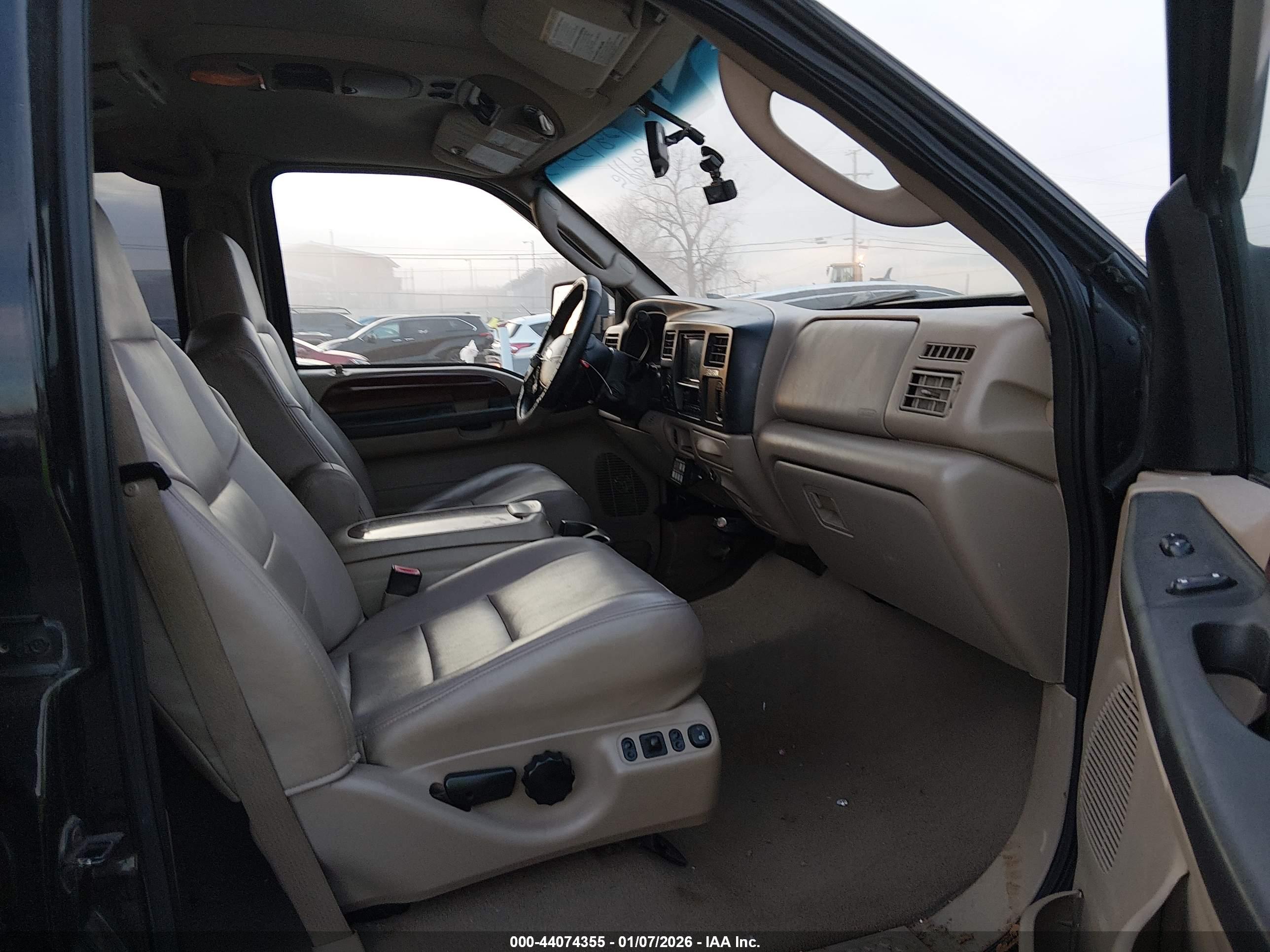 FORD EXCURSION image 5