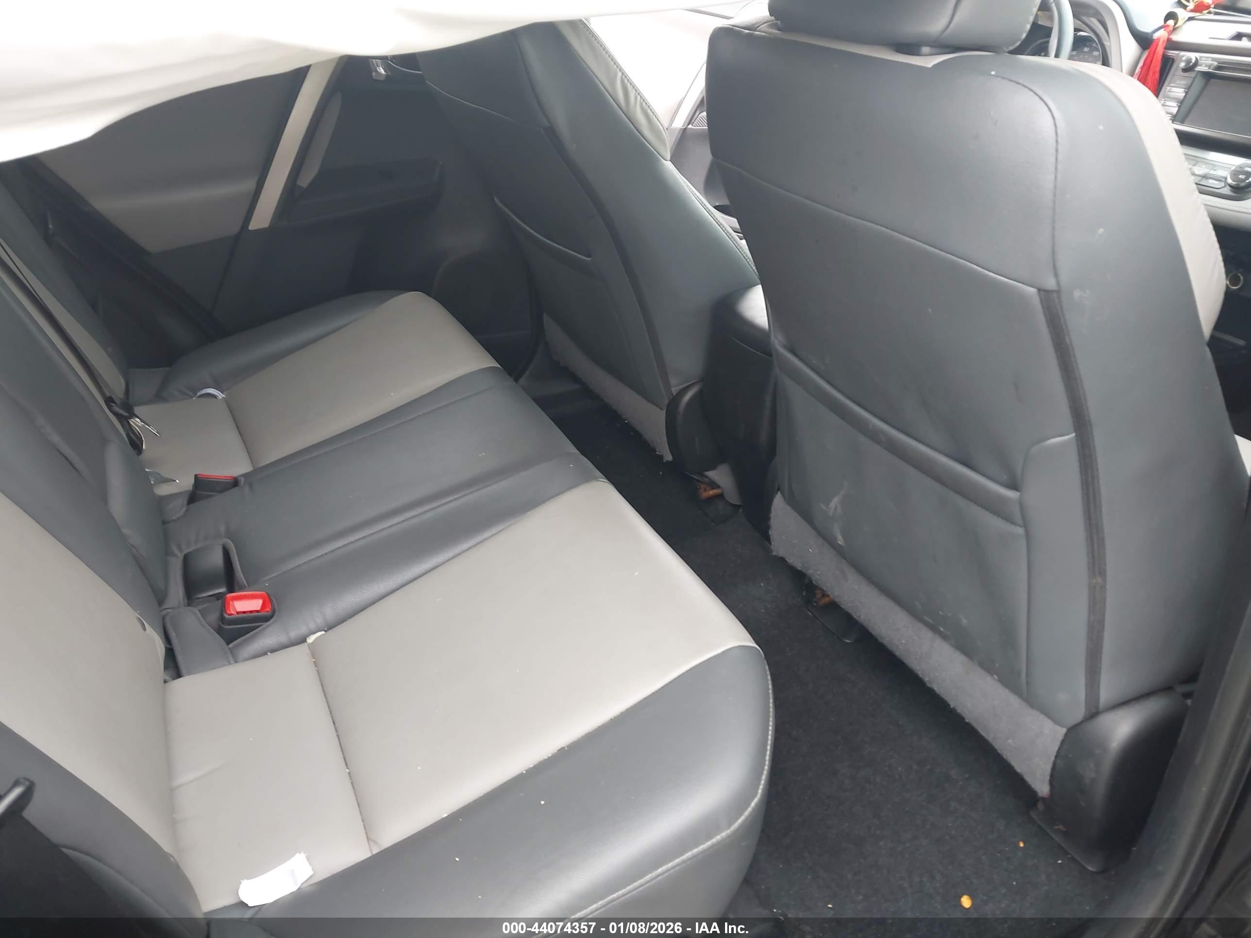 TOYOTA RAV4 image 8