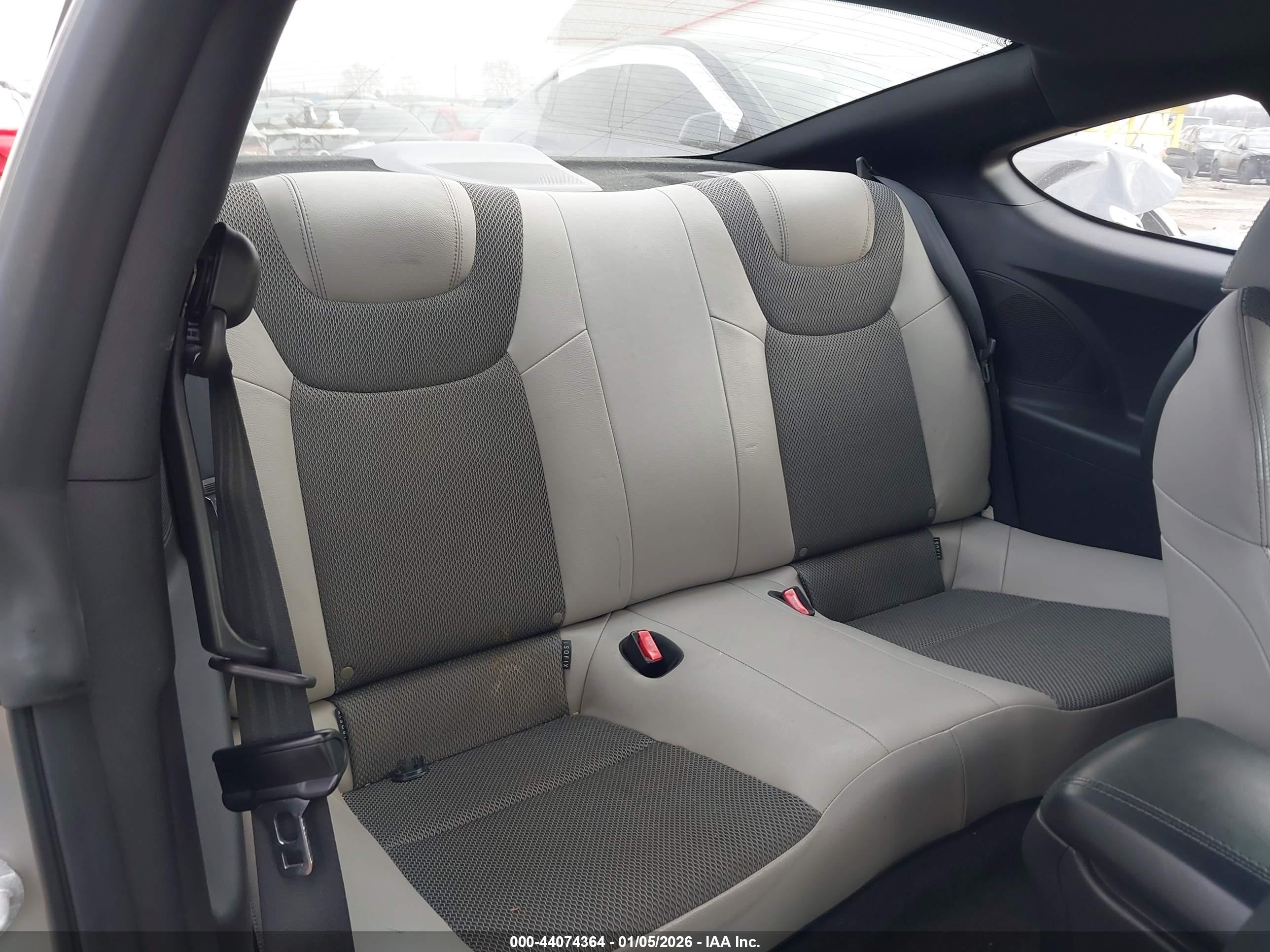 HYUNDAI GENESIS image 8