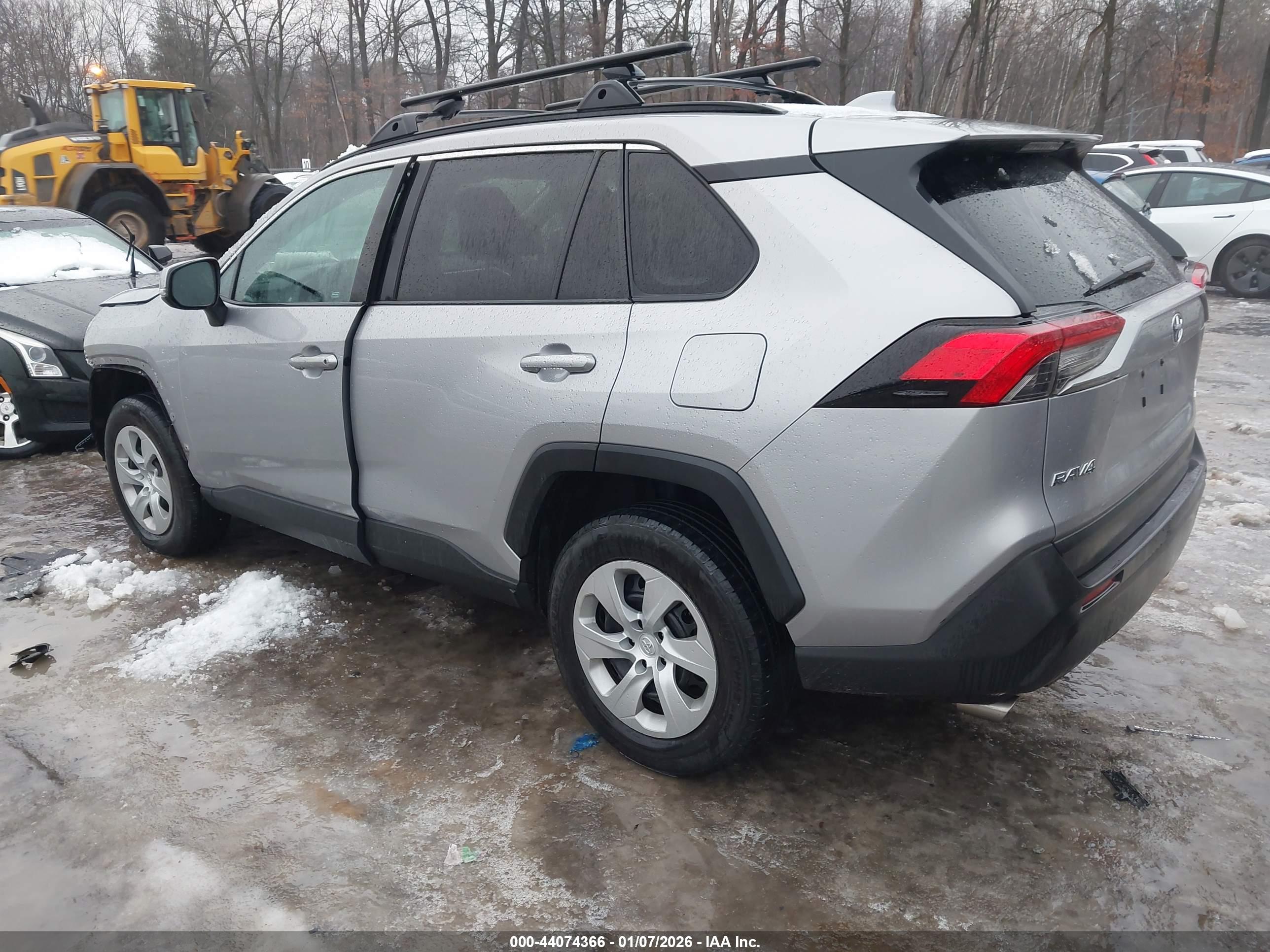TOYOTA RAV4 image 3