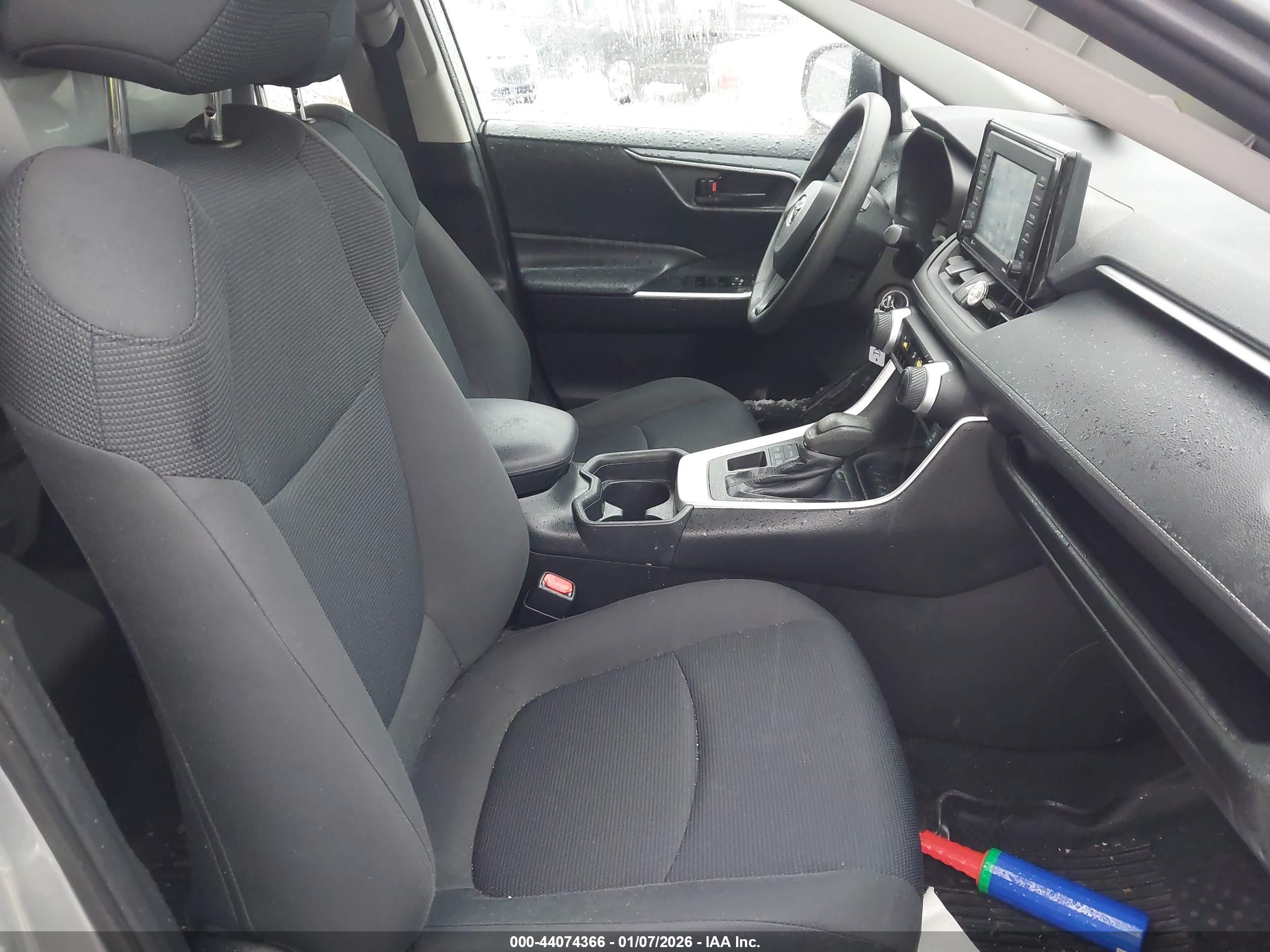 TOYOTA RAV4 image 5
