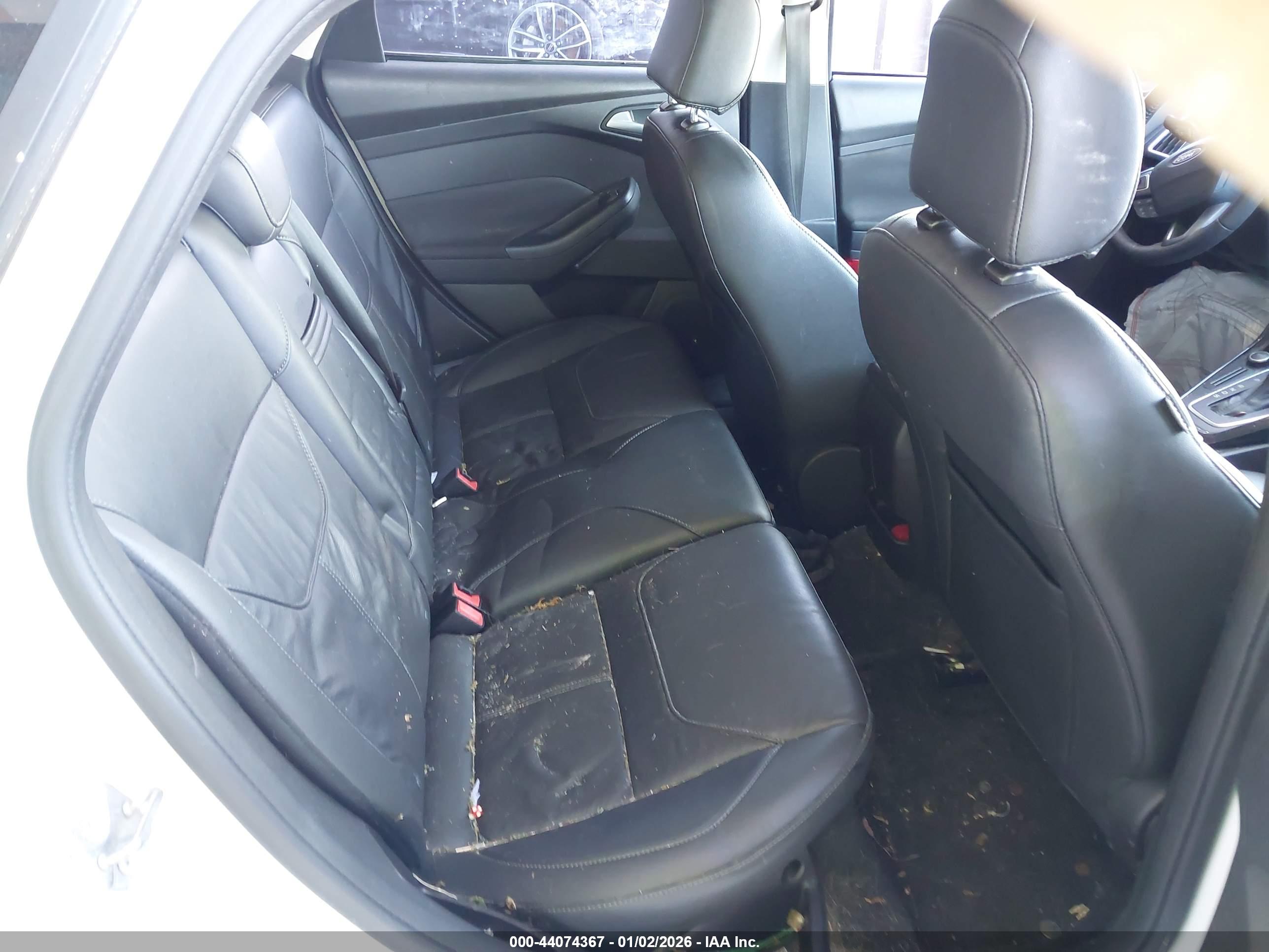 FORD FOCUS image 8