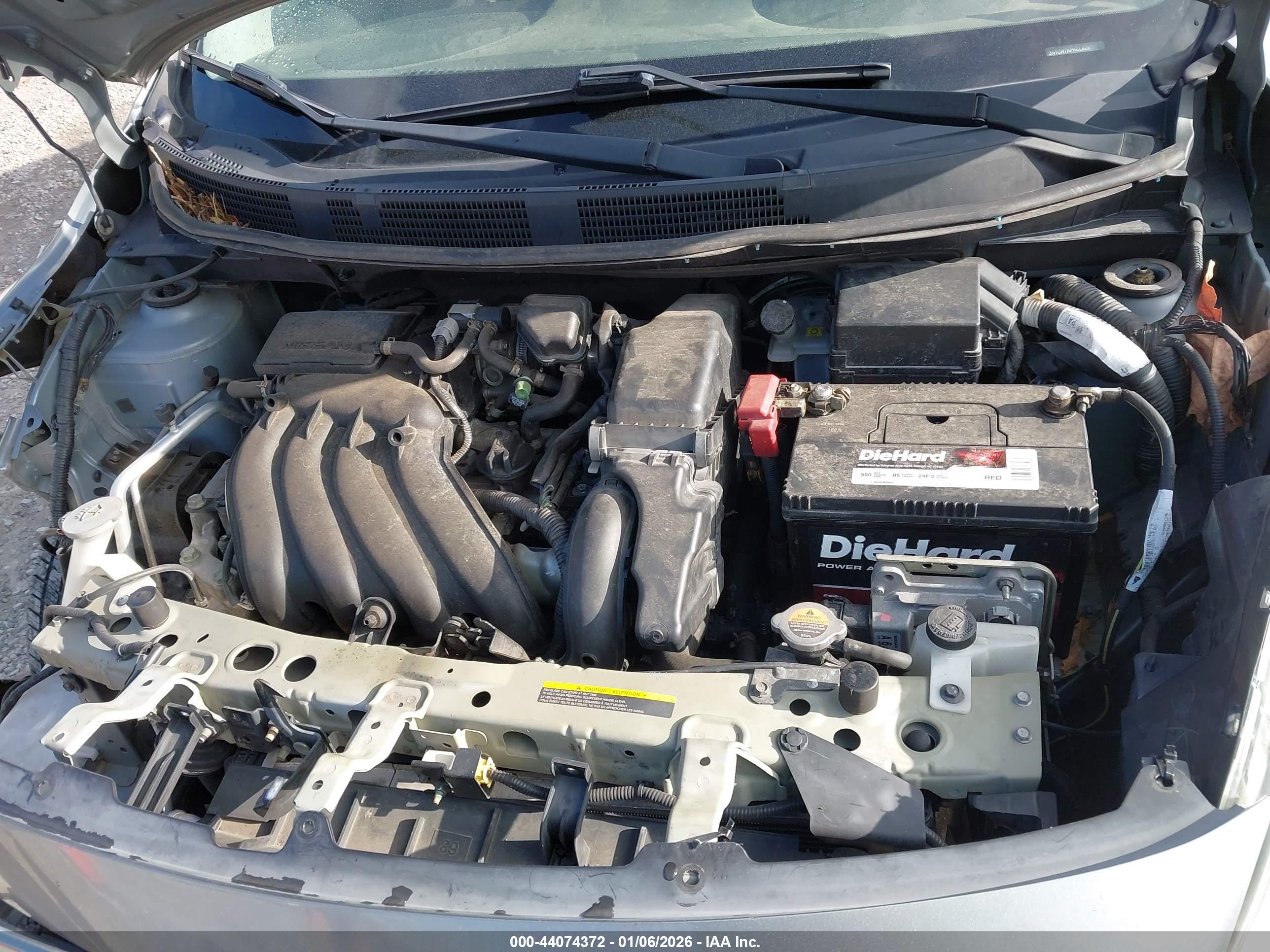 NISSAN VERSA image 10