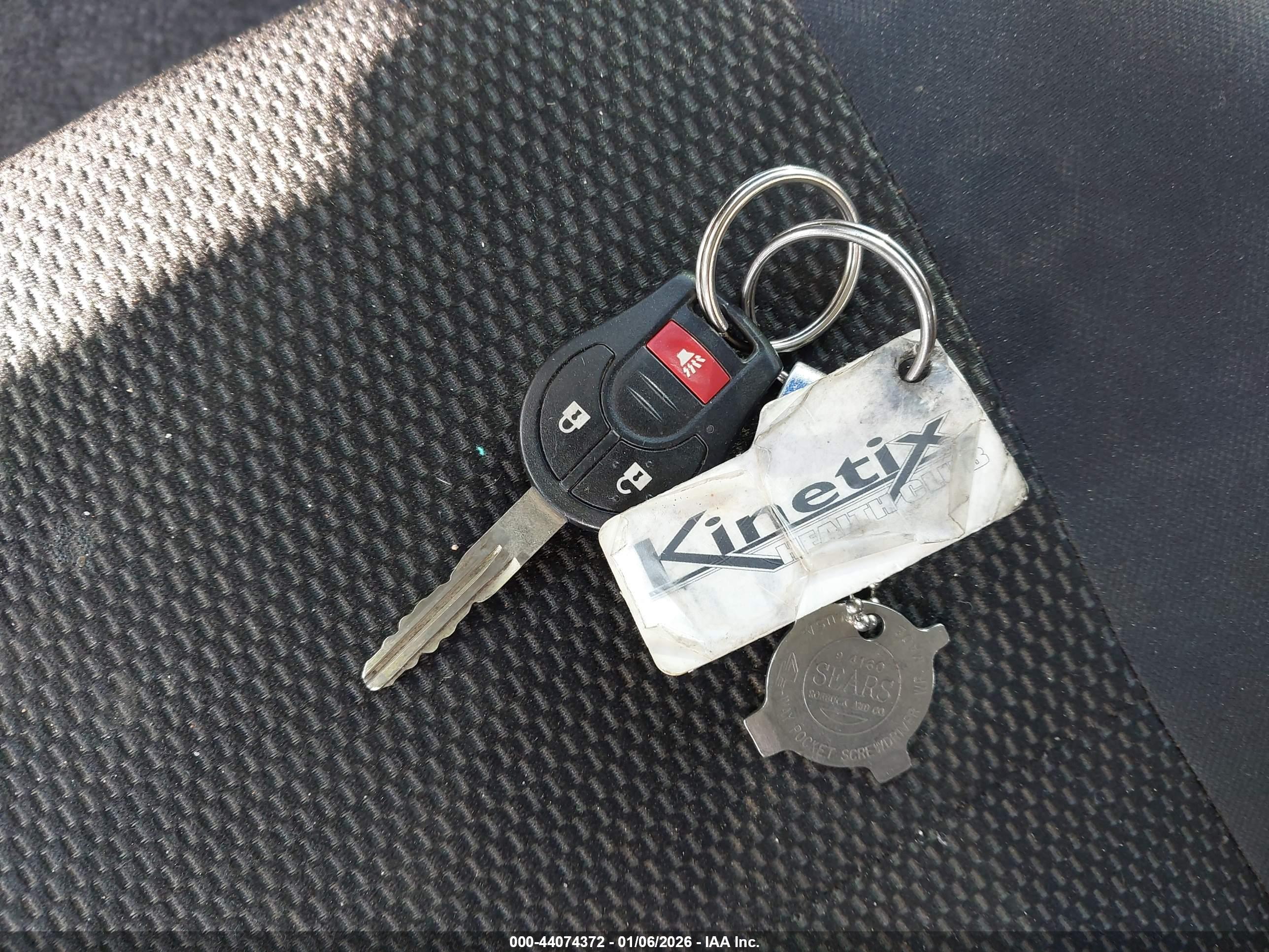 NISSAN VERSA image 11