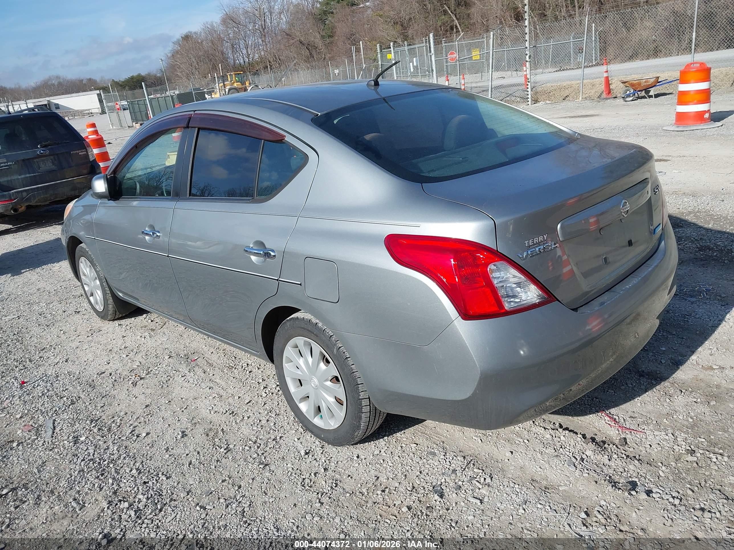 NISSAN VERSA image 3