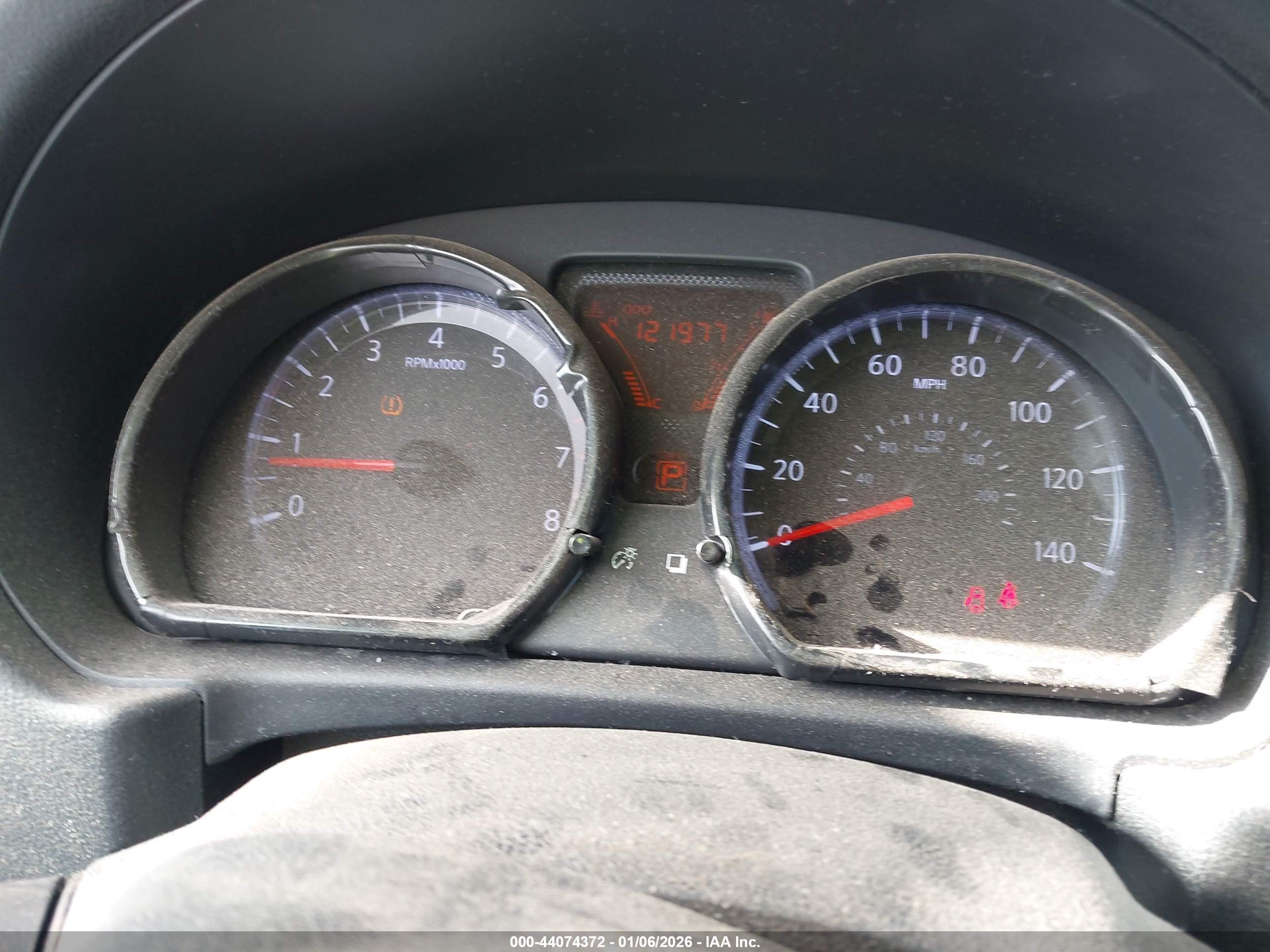 NISSAN VERSA image 7