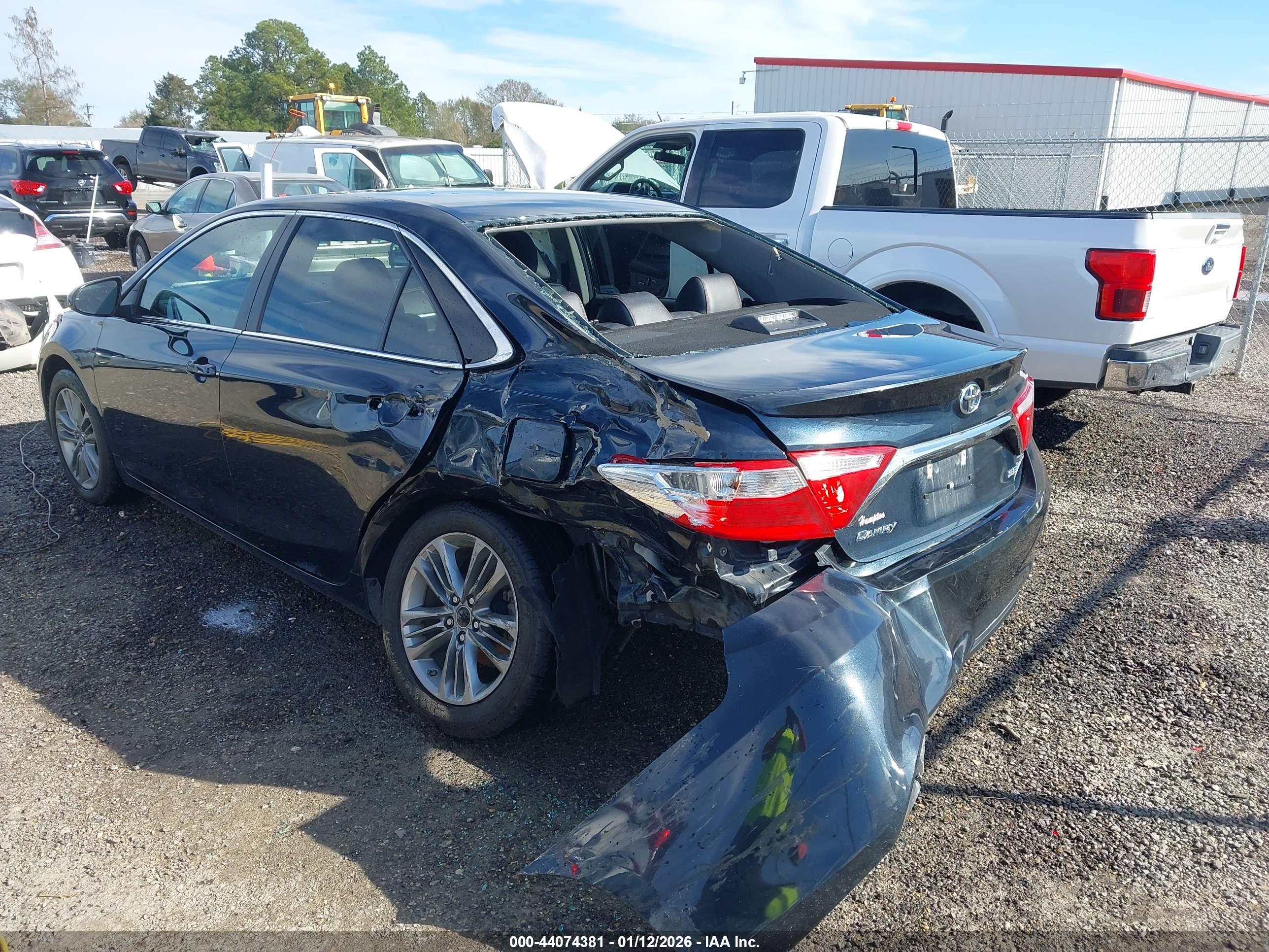 TOYOTA CAMRY image 3