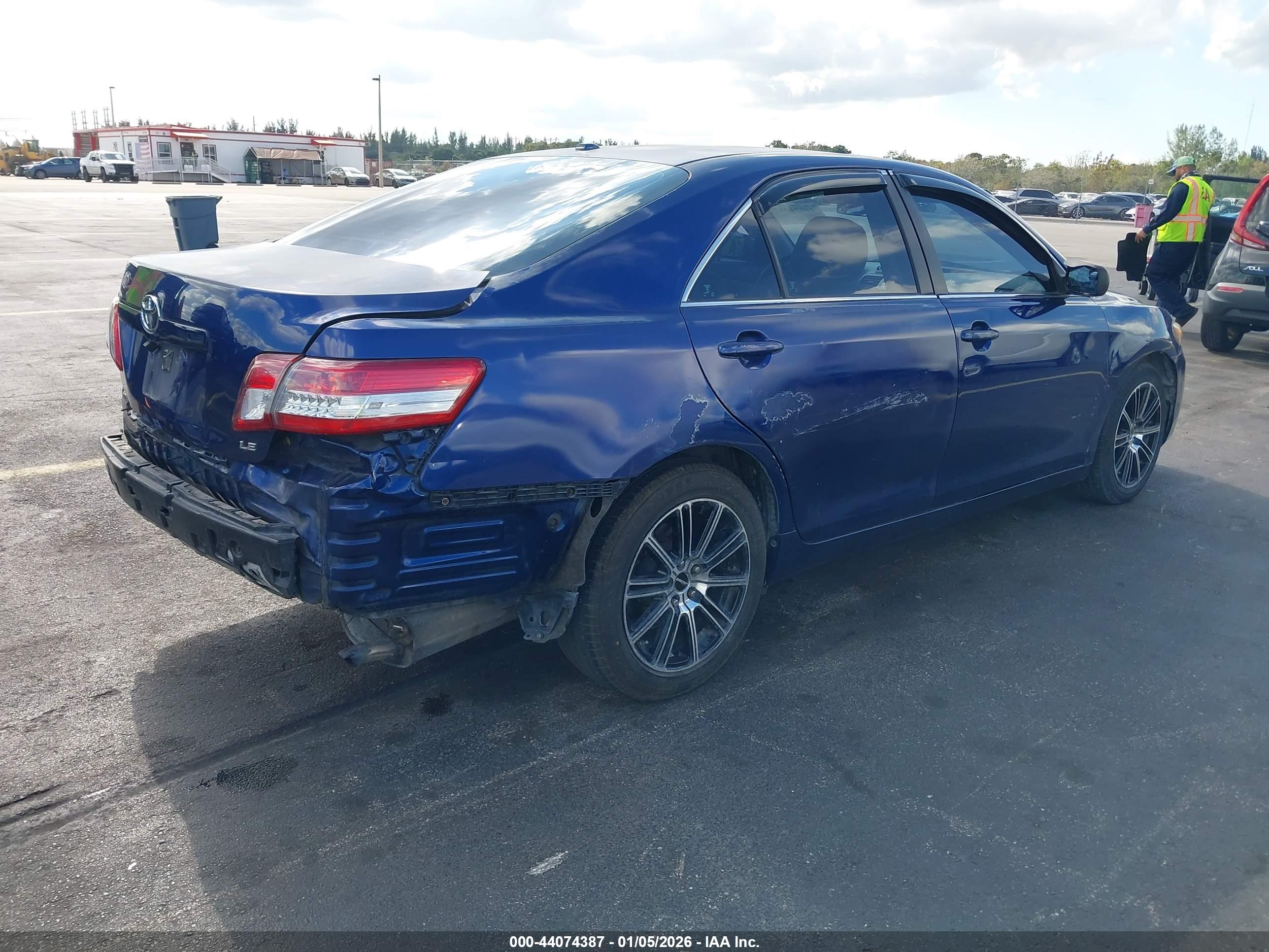 TOYOTA CAMRY image 4