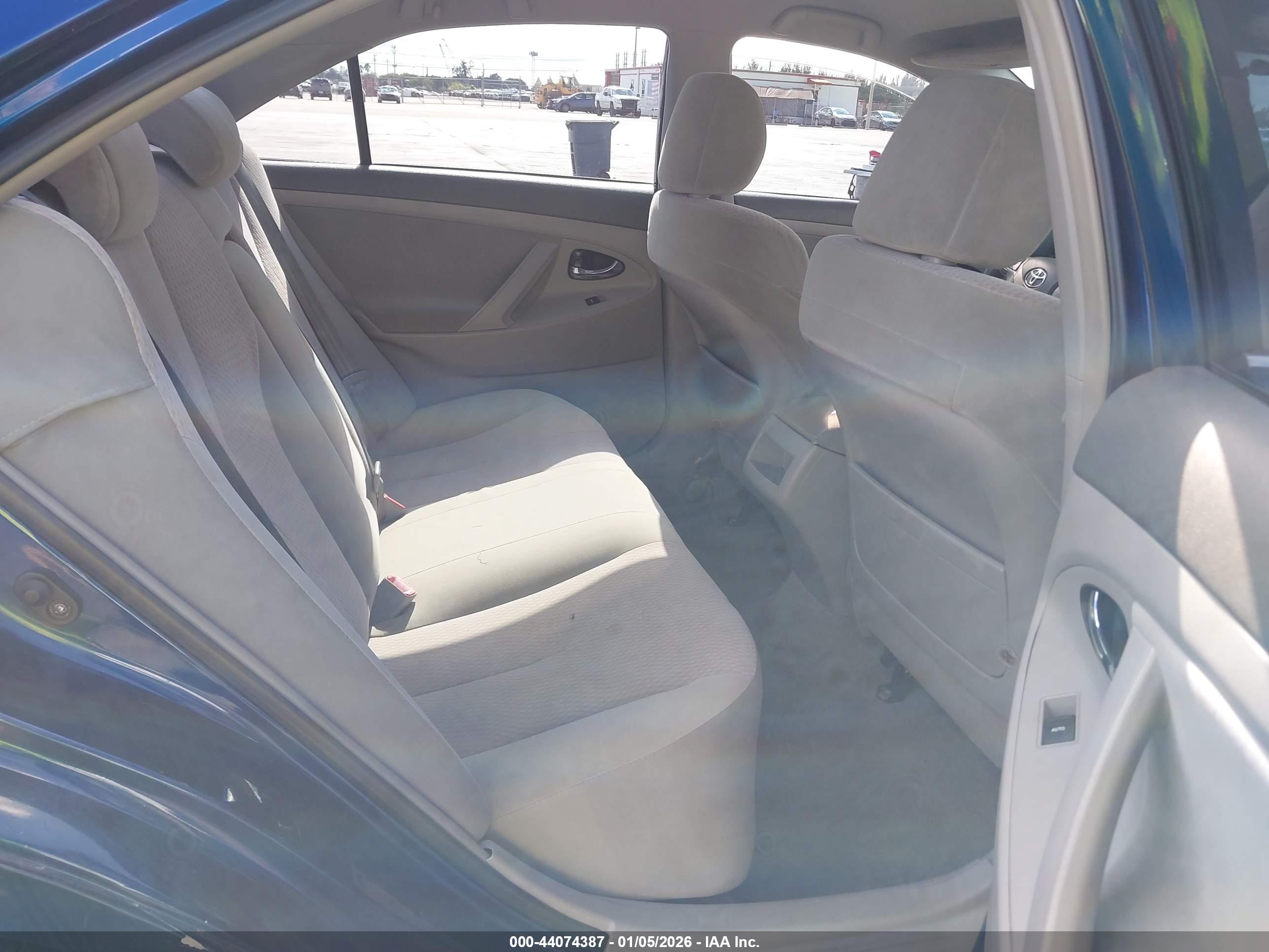 TOYOTA CAMRY image 8