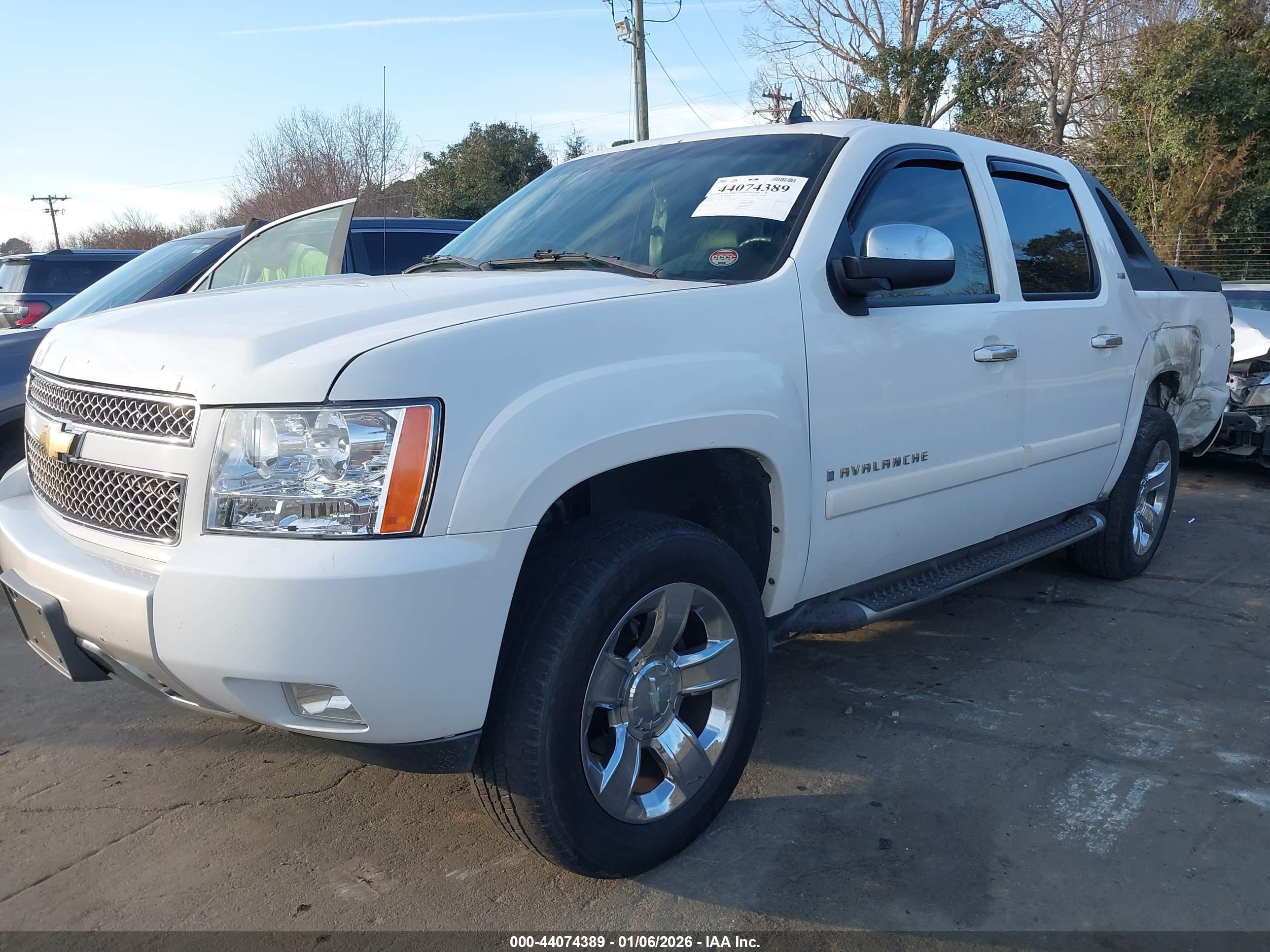 CHEVROLET AVALANCHE image 6