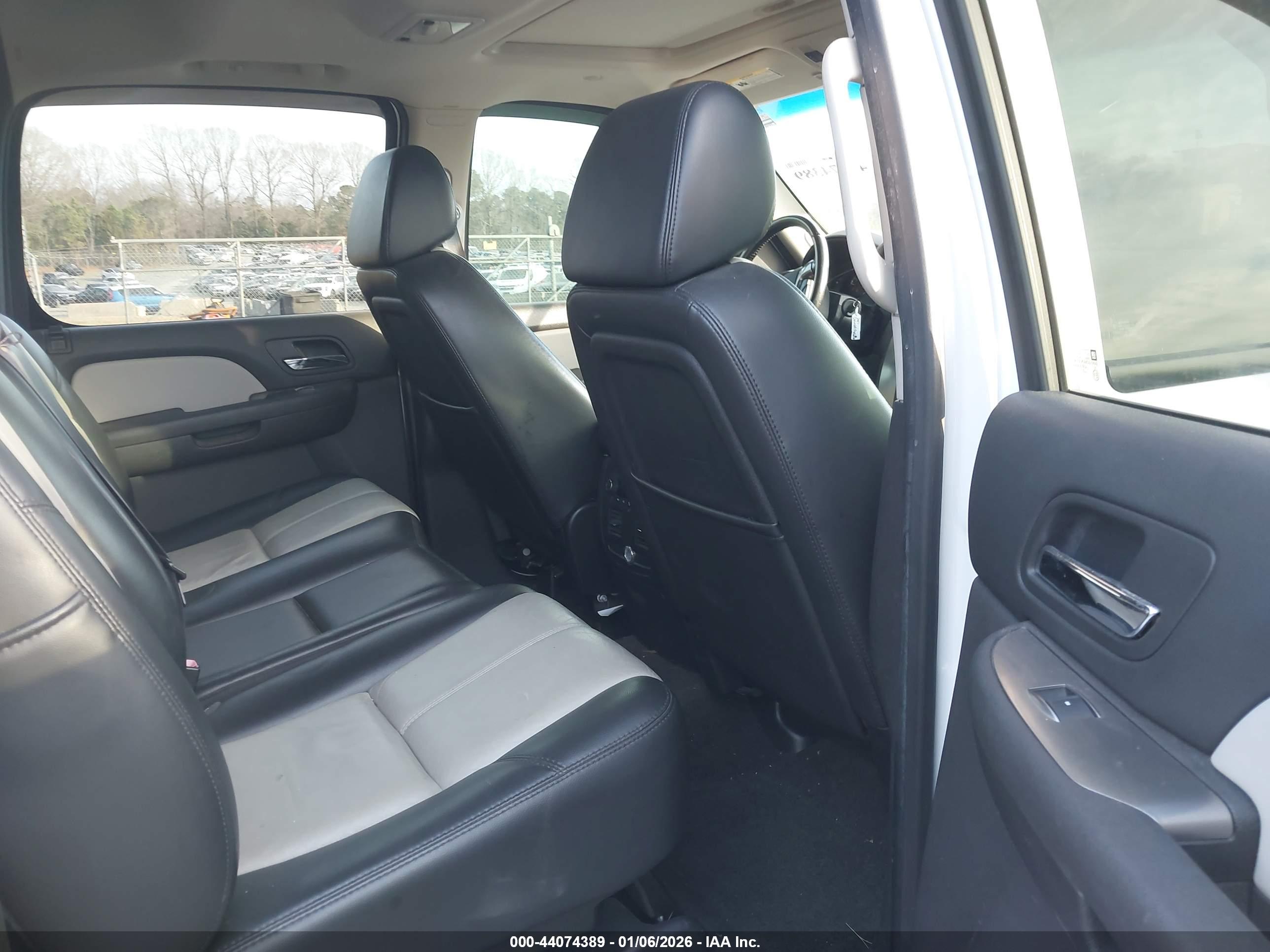 CHEVROLET AVALANCHE image 8
