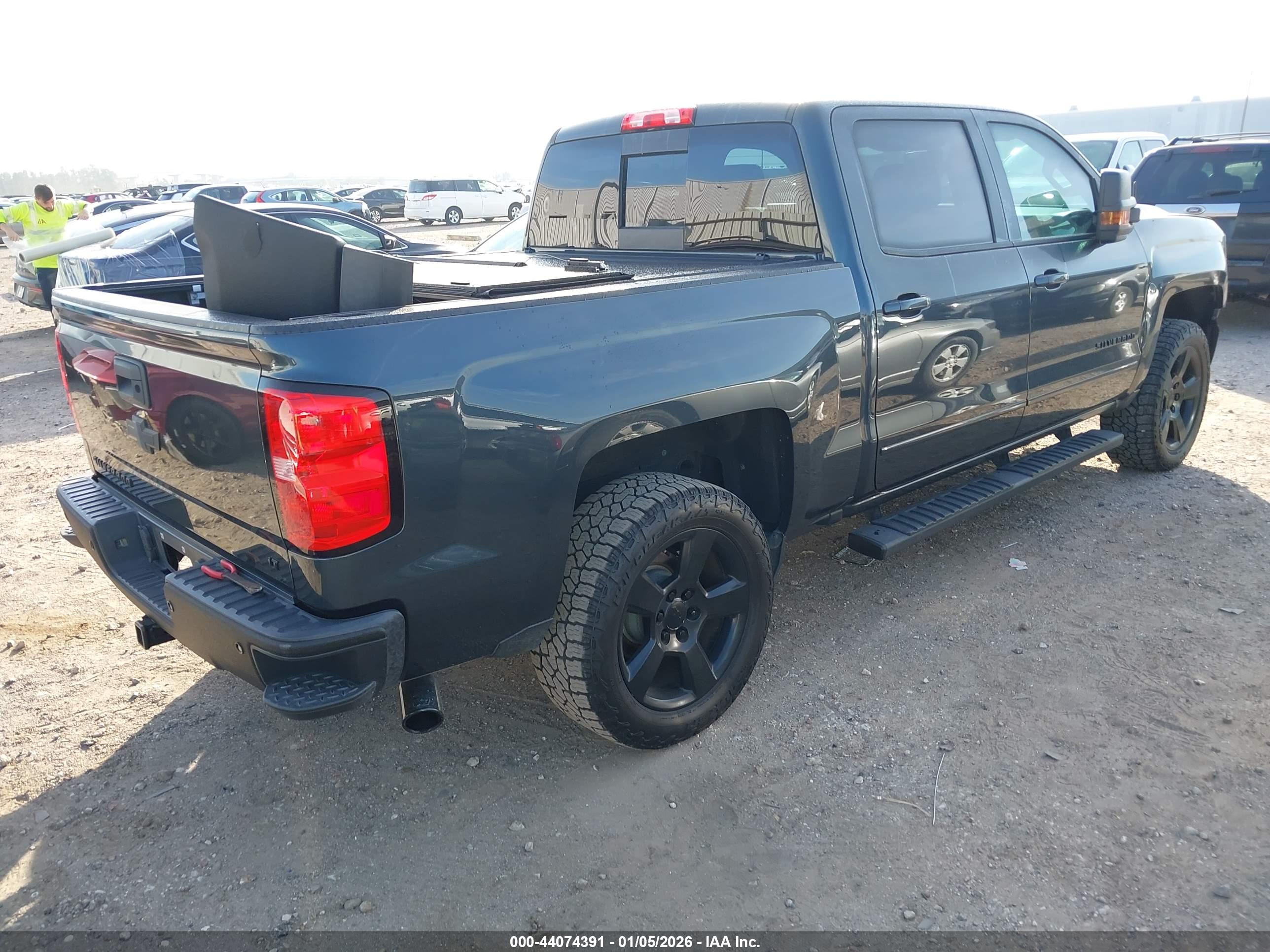 CHEVROLET SILVERADO image 4