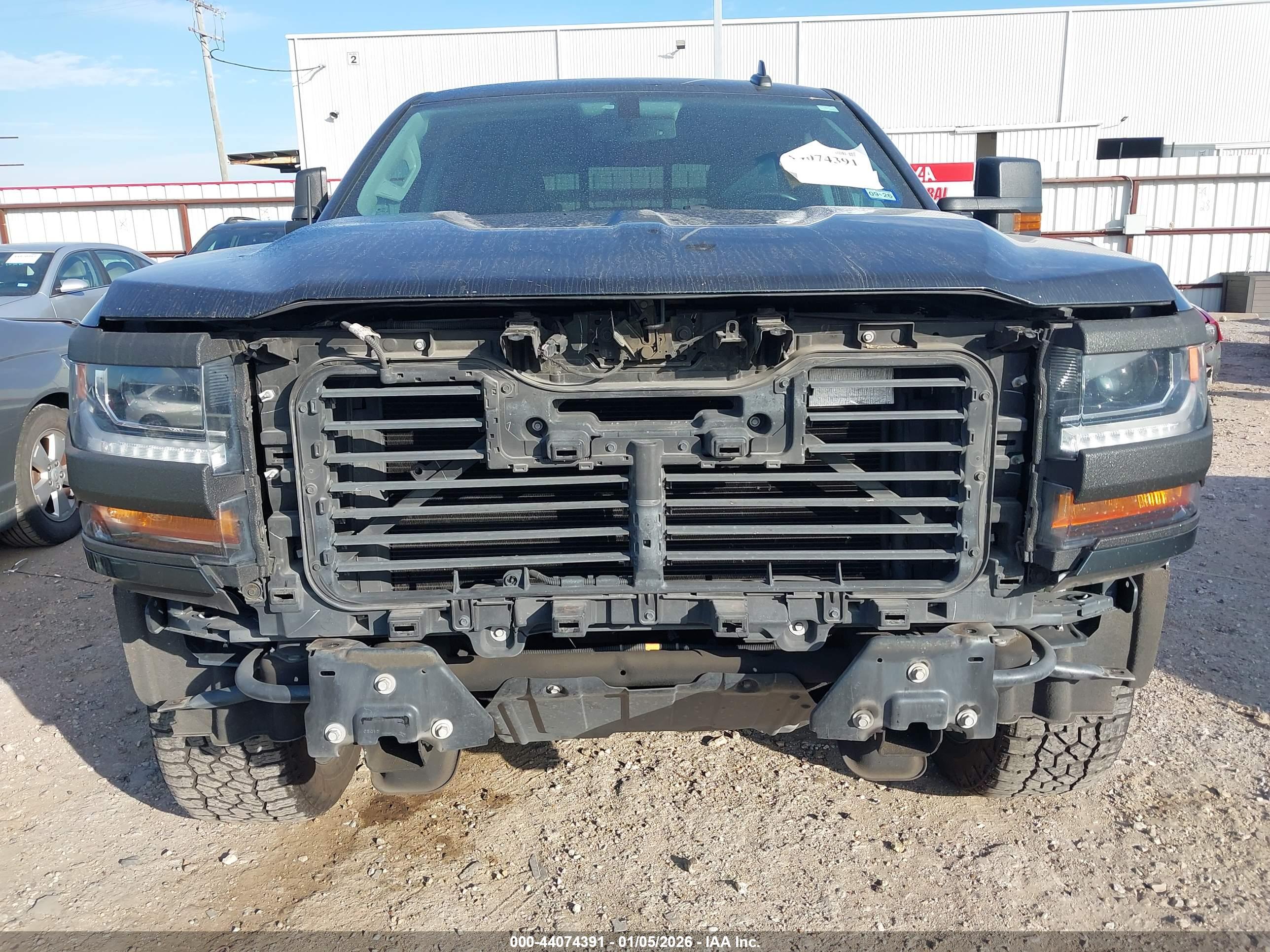CHEVROLET SILVERADO image 6