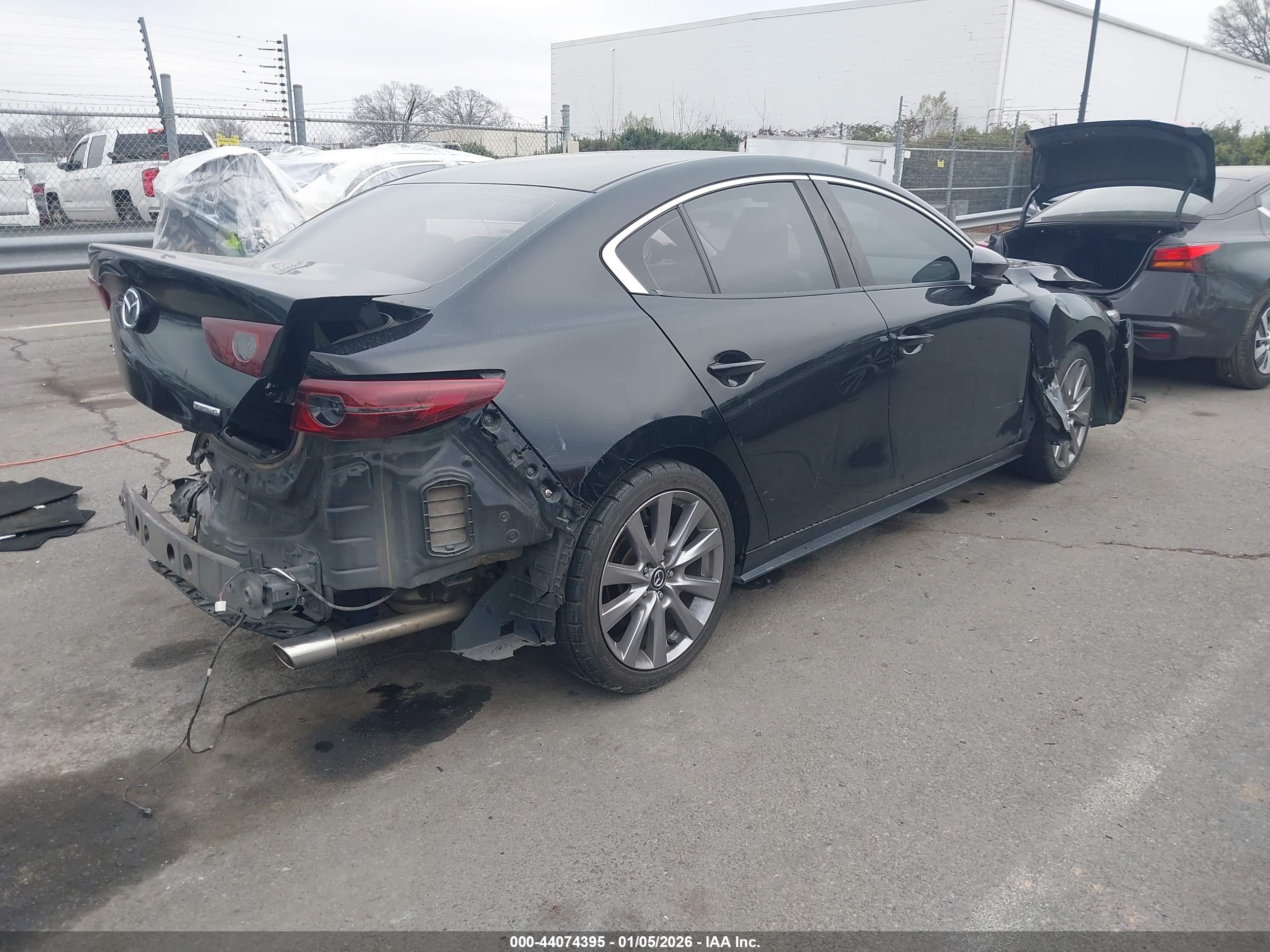 MAZDA MAZDA3 image 4