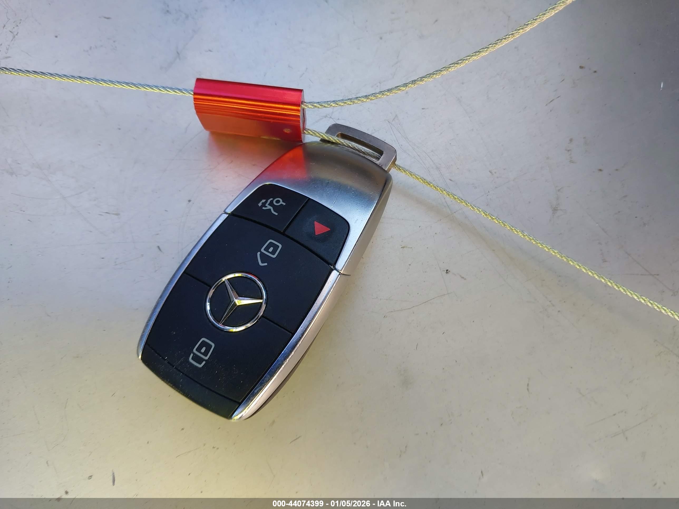 MERCEDES-BENZ GLB image 11