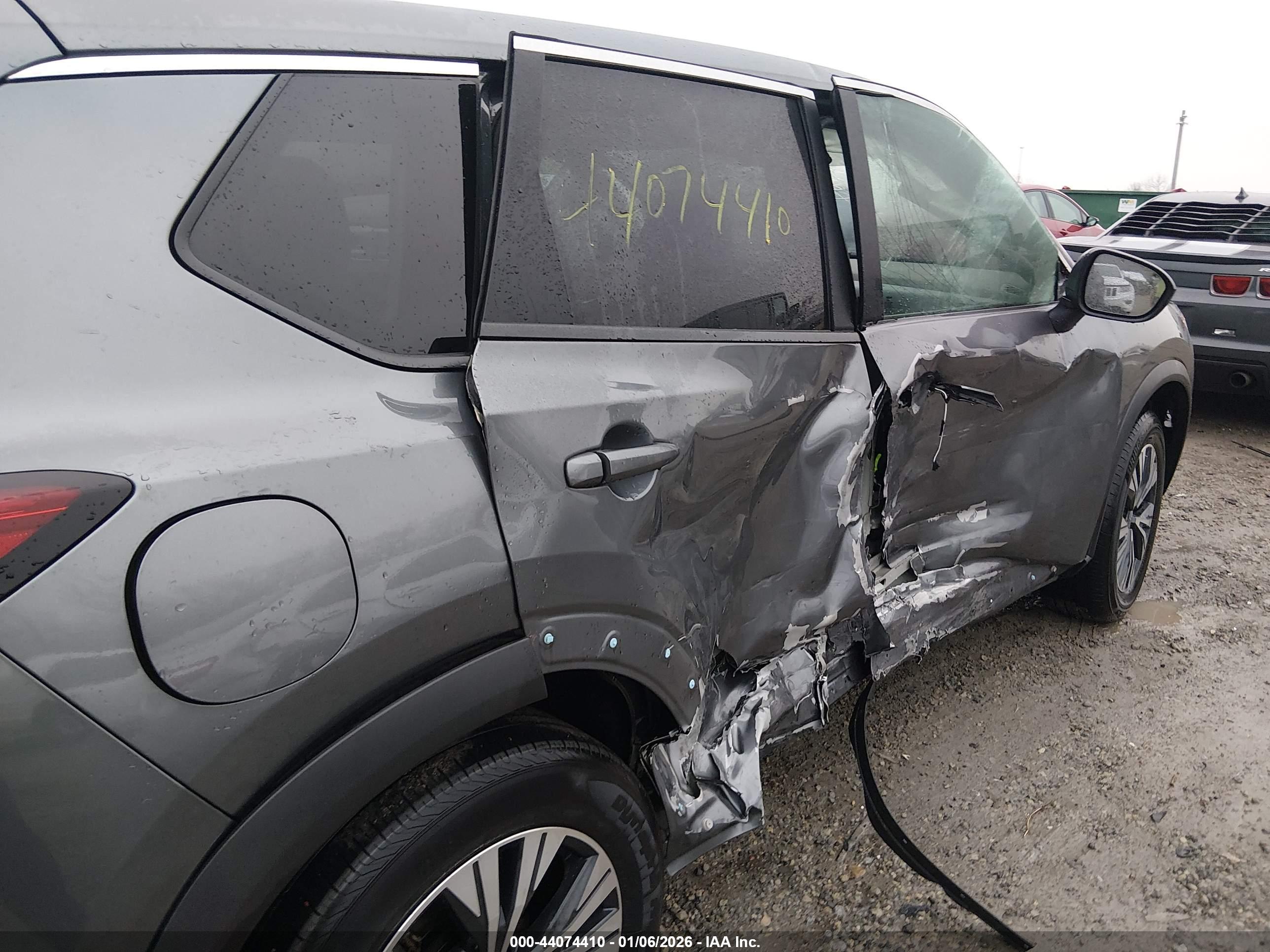 NISSAN ROGUE image 6