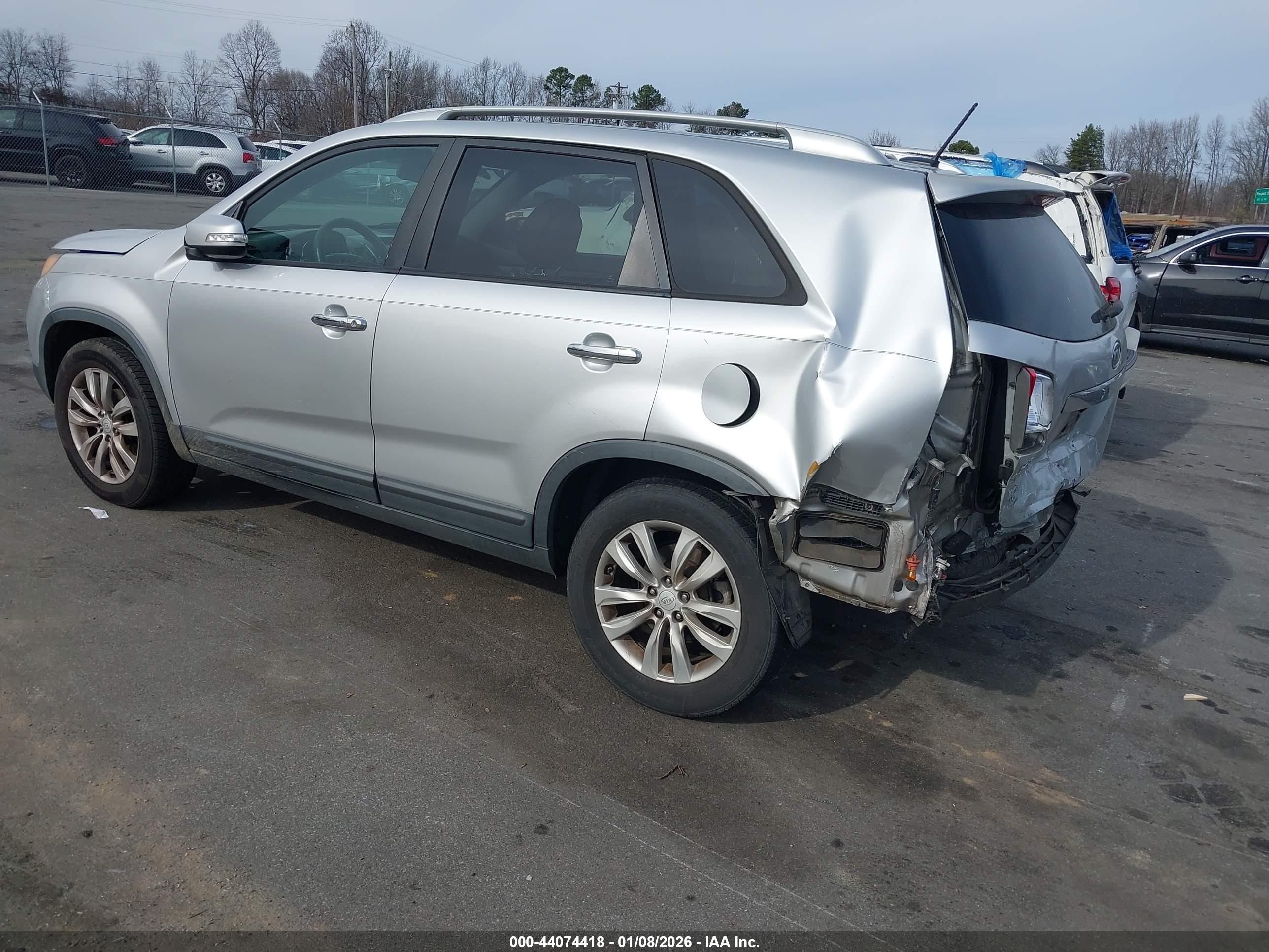 KIA SORENTO image 3