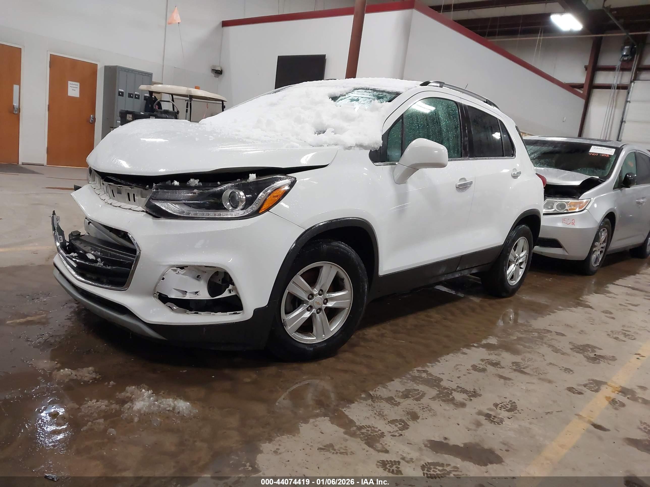 CHEVROLET TRAX image 2