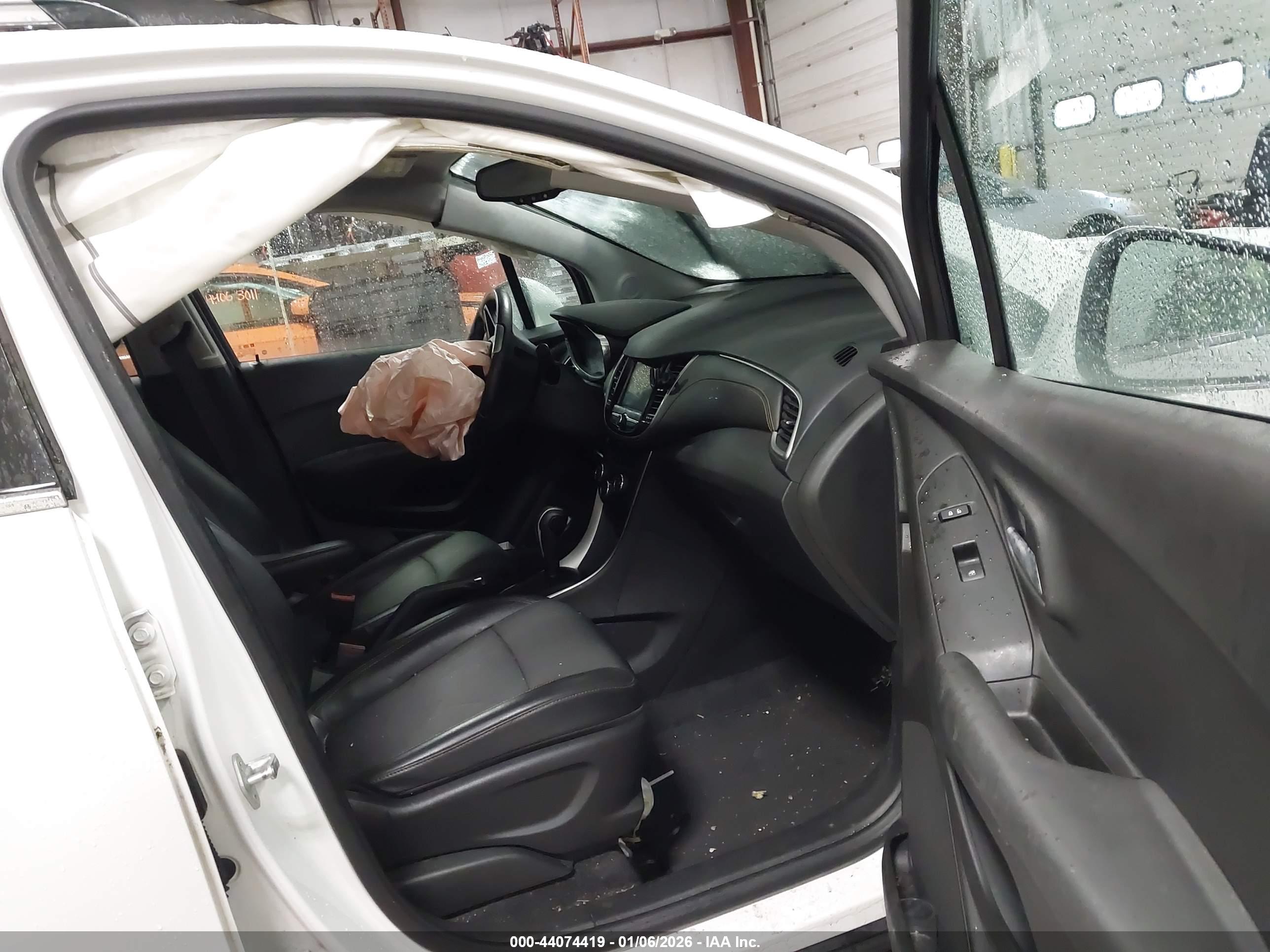 CHEVROLET TRAX image 5