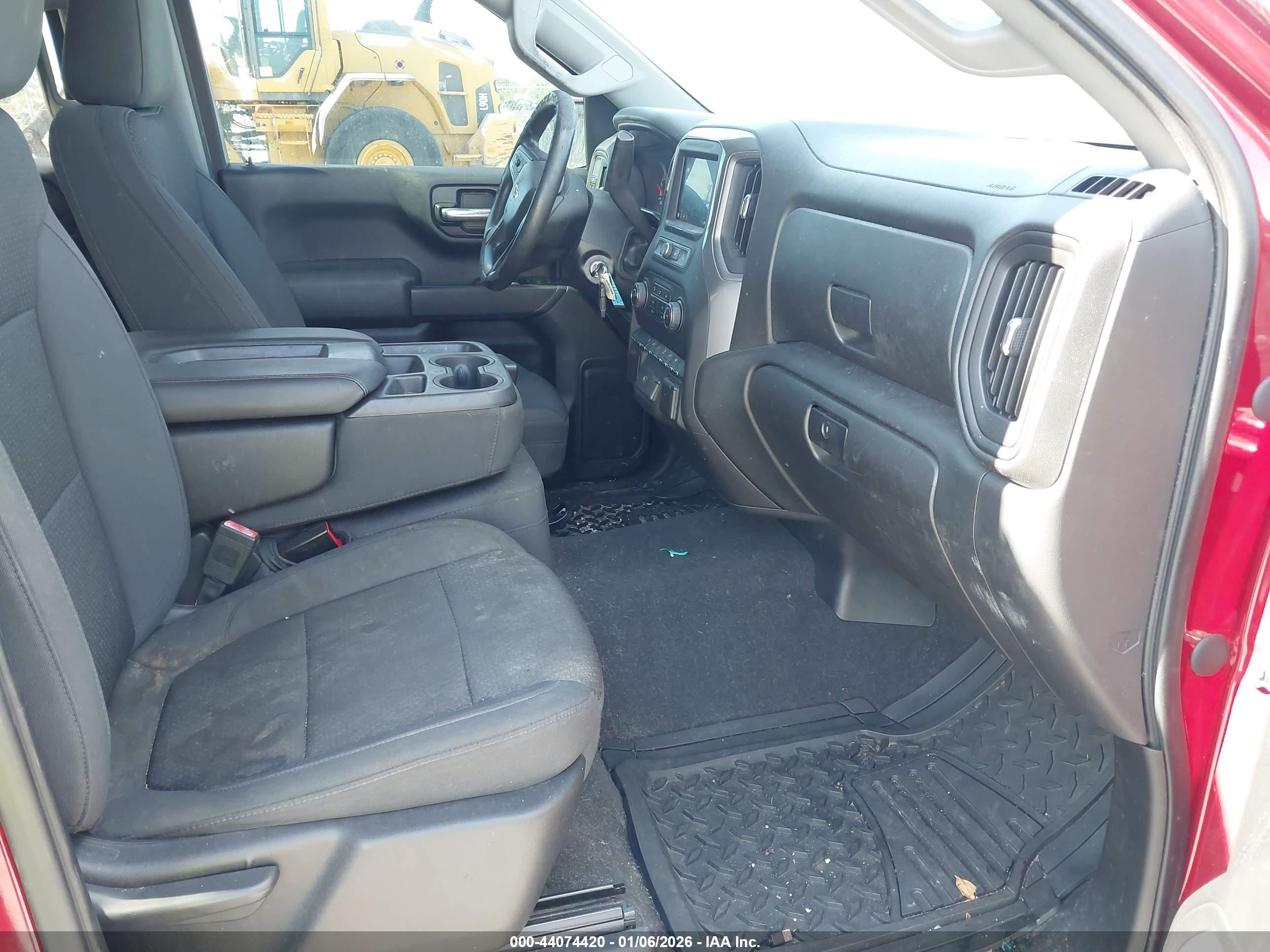 CHEVROLET SILVERADO image 5