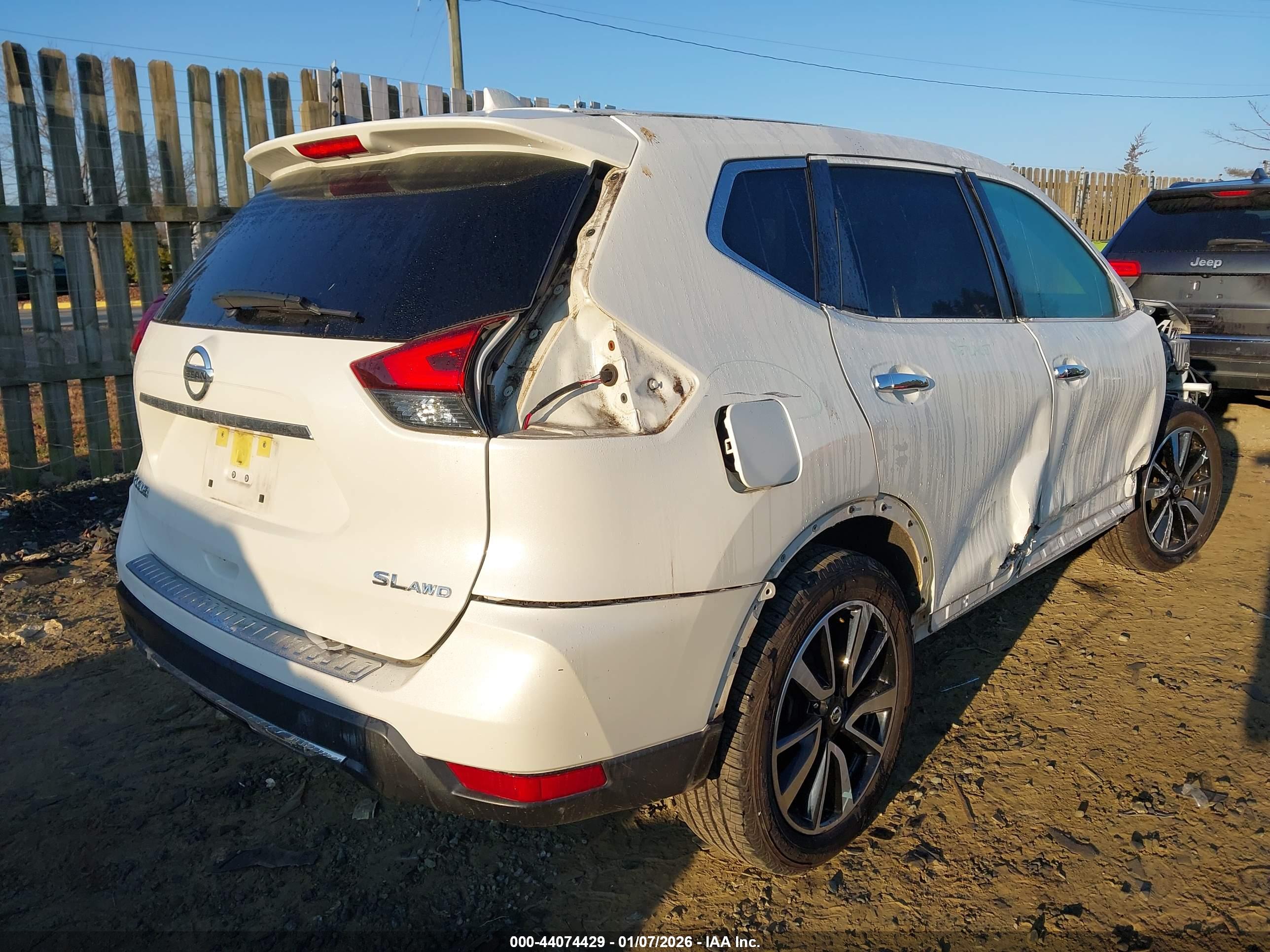 NISSAN ROGUE image 4