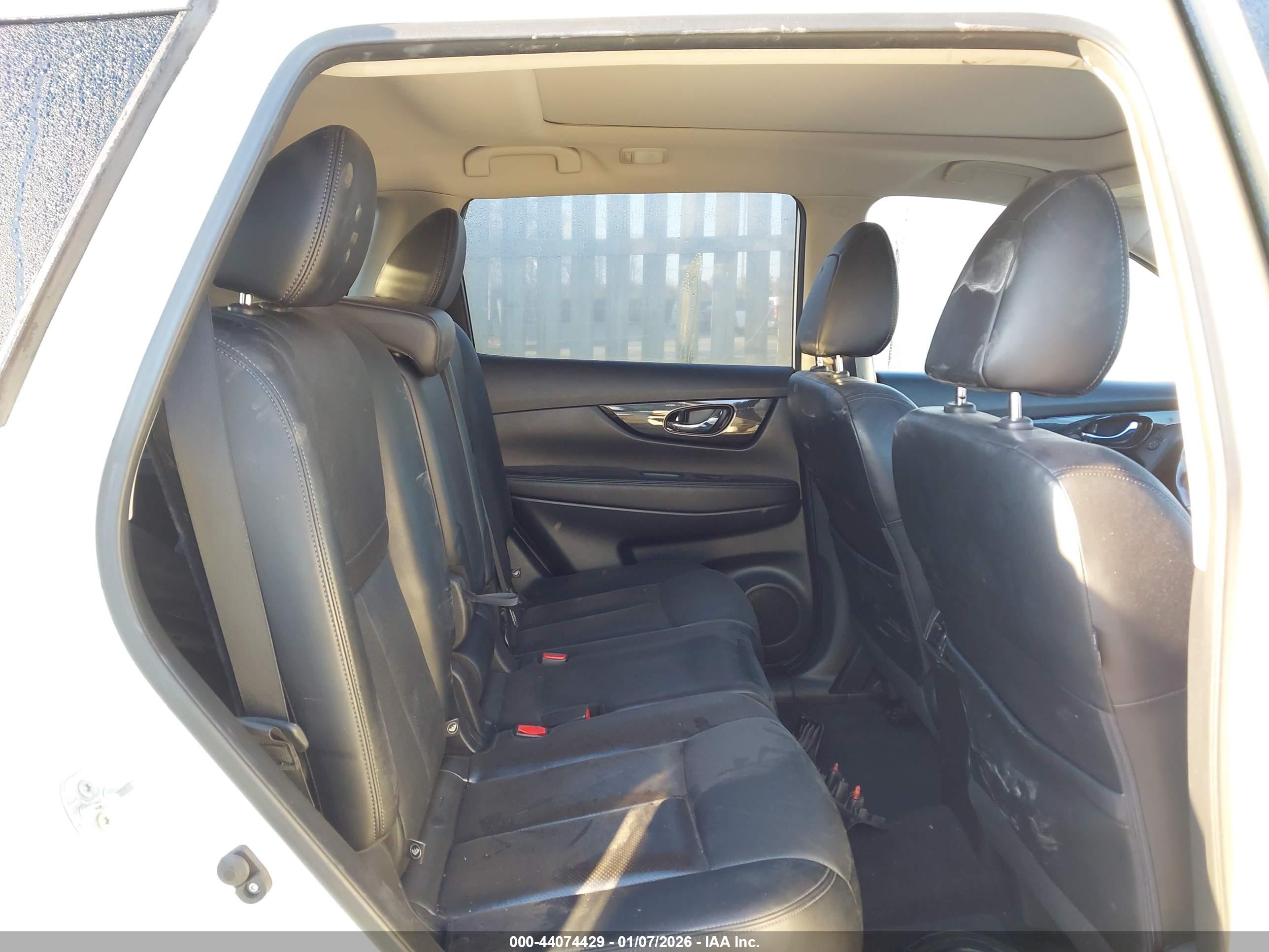 NISSAN ROGUE image 8