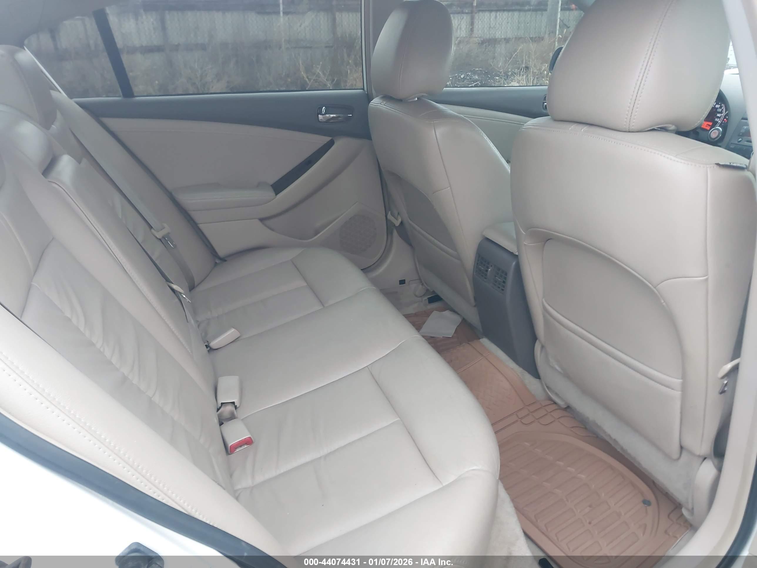 NISSAN ALTIMA image 8
