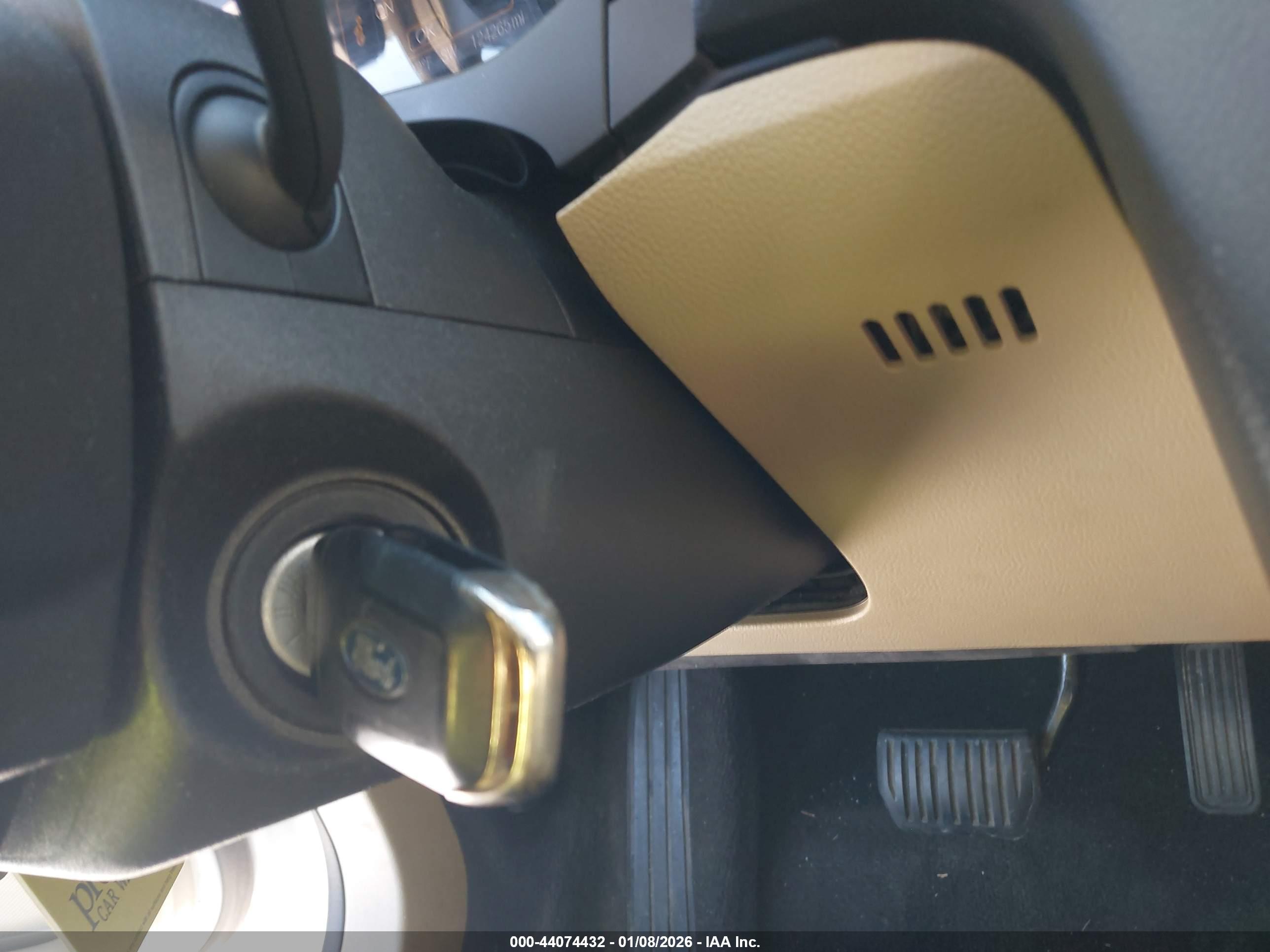 FORD FUSION image 11